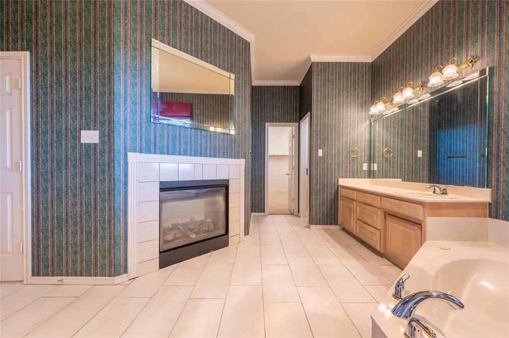 Crowley, Texas, 76036, United States, 4 Bedrooms Bedrooms, ,3 BathroomsBathrooms,Residential,For Sale,1930619