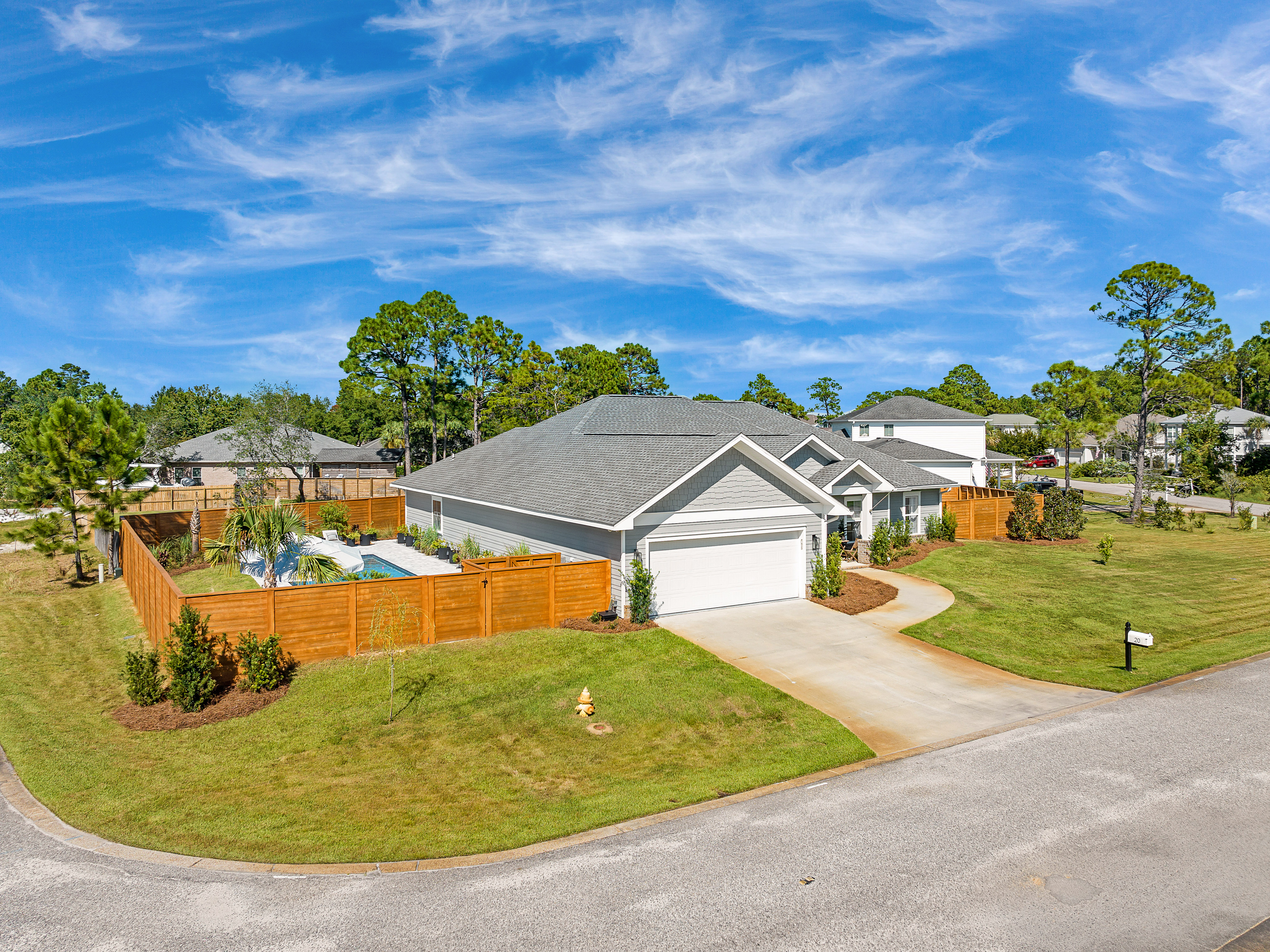  One-Level Luxury with Private Outdoor Oasis In Gated Bayfront Community - 物件實景