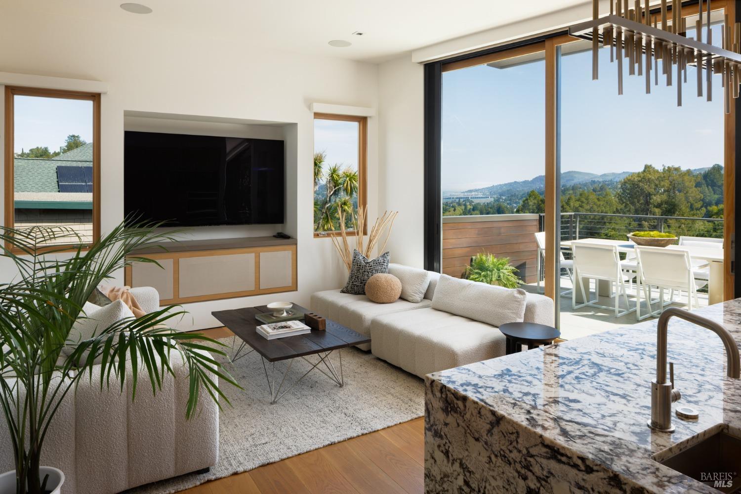 Mill Valley, California, 94941, United States, 5 Bedrooms Bedrooms, ,6 BathroomsBathrooms,Residential,For Sale,1913186