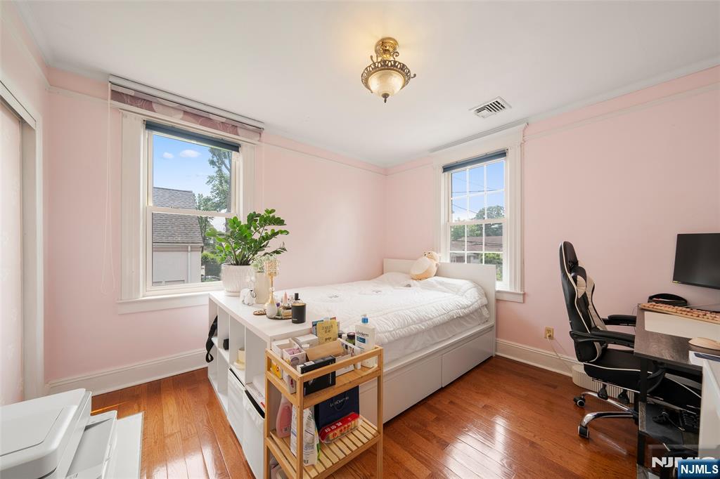 Fort Lee, New Jersey, 07024, United States, 4 Bedrooms Bedrooms, ,3 BathroomsBathrooms,Residential,For Sale,1850035