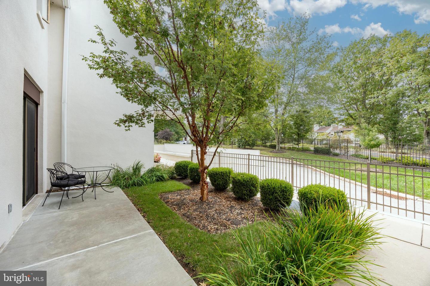 DEVON, Pennsylvania, 19333, United States, 2 Bedrooms Bedrooms, ,3 BathroomsBathrooms,Residential,For Sale,1980248