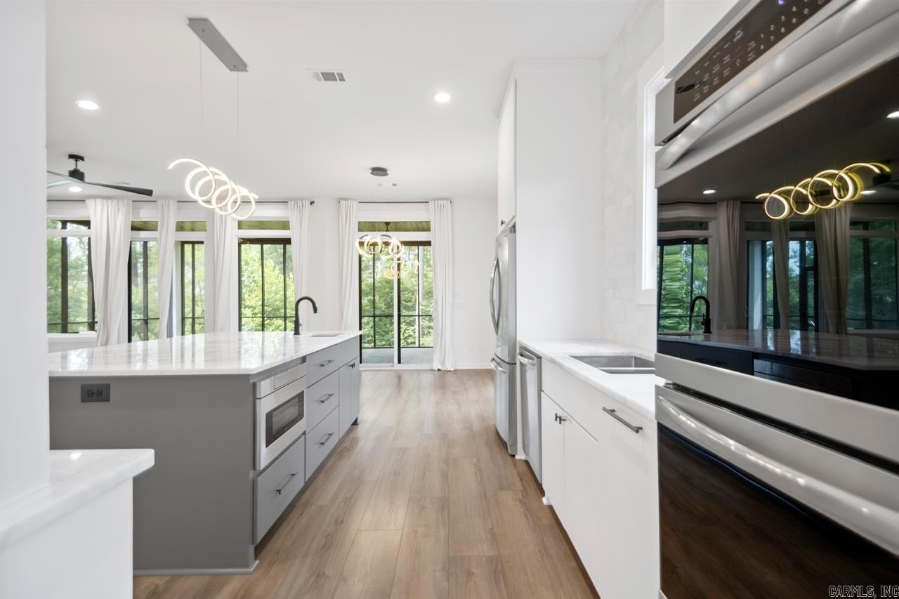 Bryant, Arkansas, 72022, United States, 5 Bedrooms Bedrooms, ,5 BathroomsBathrooms,Residential,For Sale,1978792