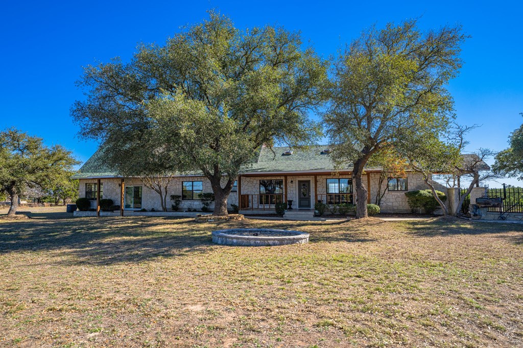 Kerrville, Texas, 78028, United States, 3 Bedrooms Bedrooms, ,5 BathroomsBathrooms,Residential,For Sale,1930958