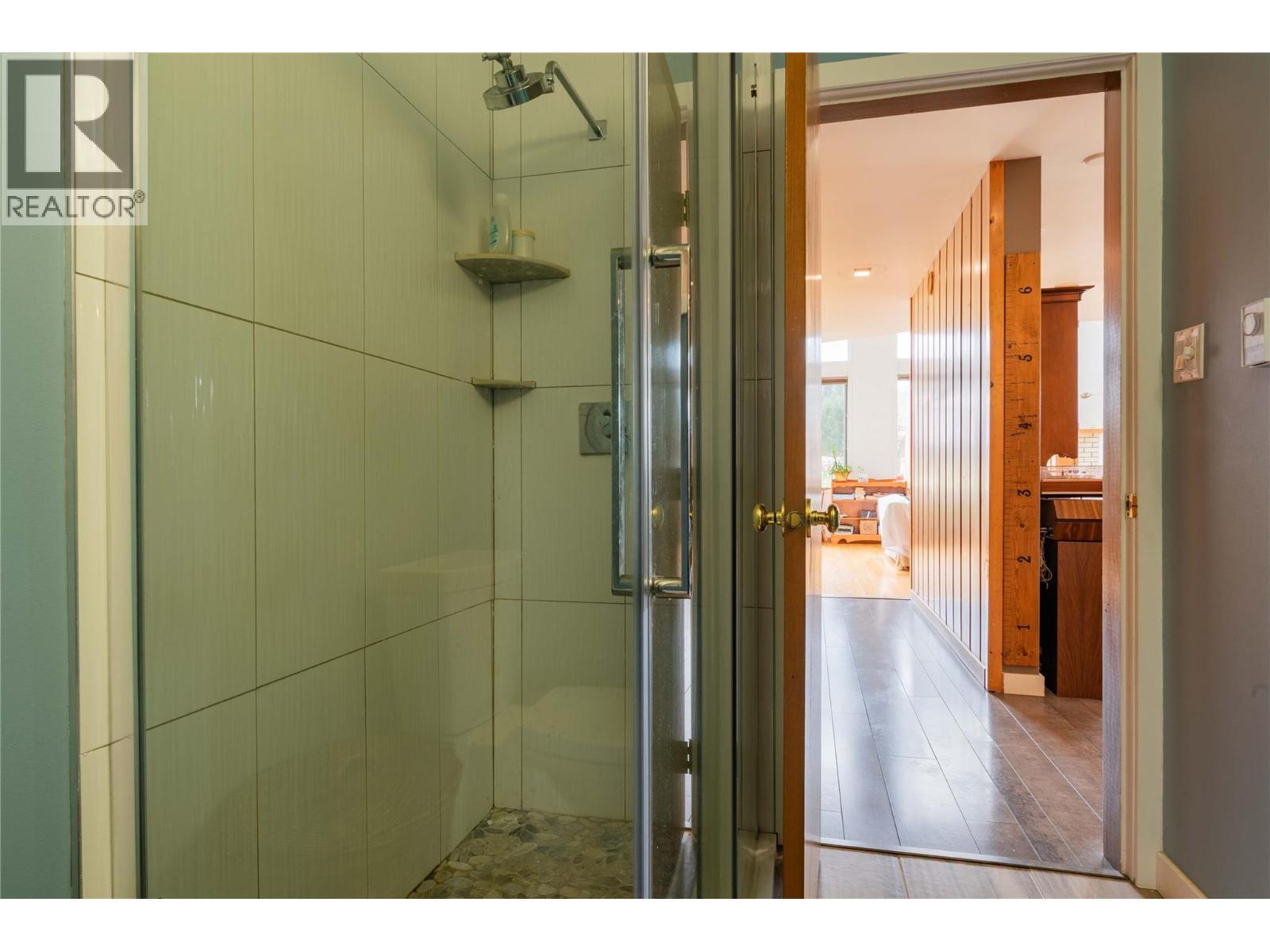 APPLEDALE, British Columbia, V0G 2J0, CA, 5 Bedrooms Bedrooms, ,2 BathroomsBathrooms,Residential,For Sale,1946998