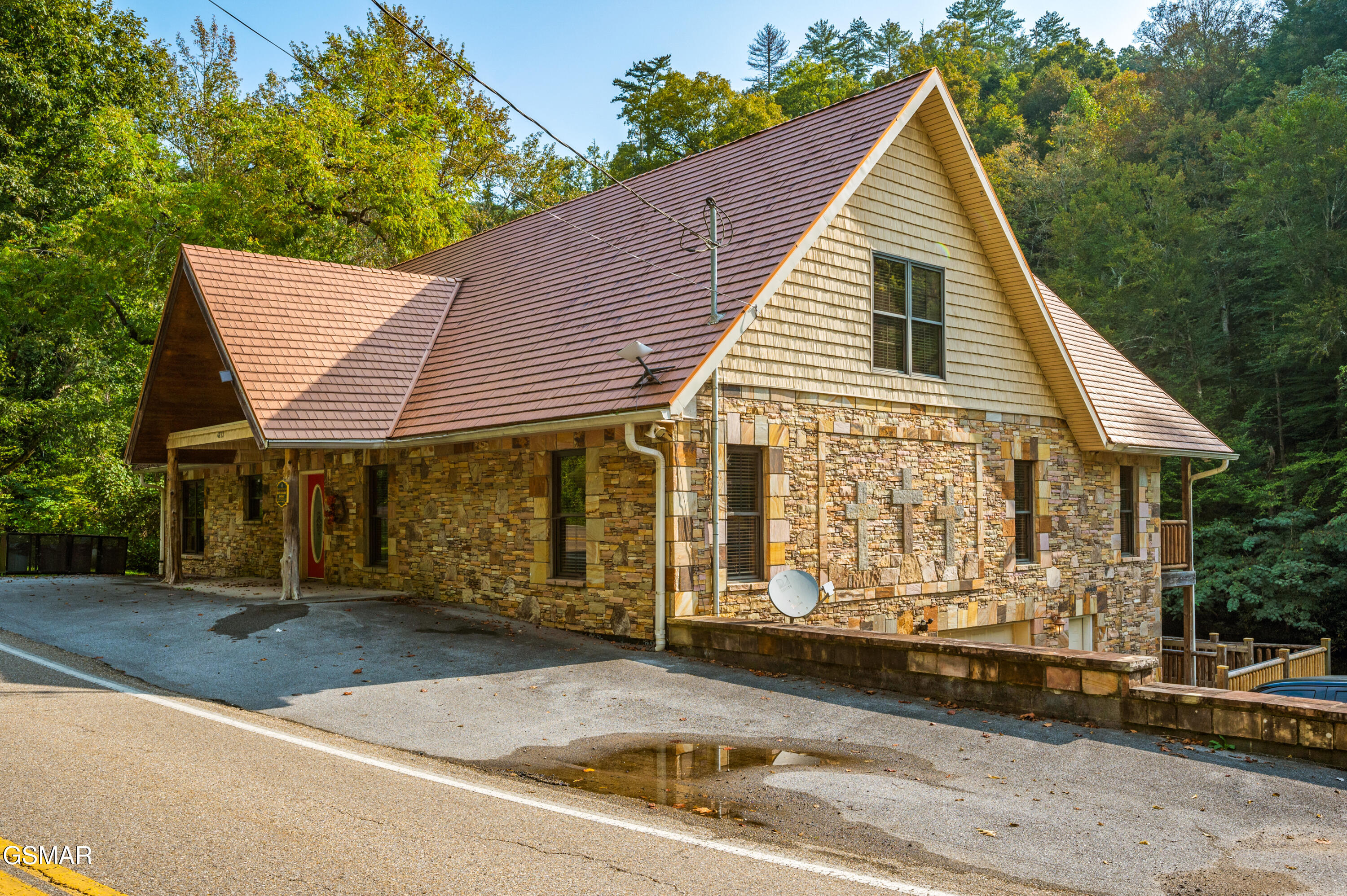 Sevierville, Tennessee, 37876, United States, 3 Bedrooms Bedrooms, ,5 BathroomsBathrooms,Residential,For Sale,1978747