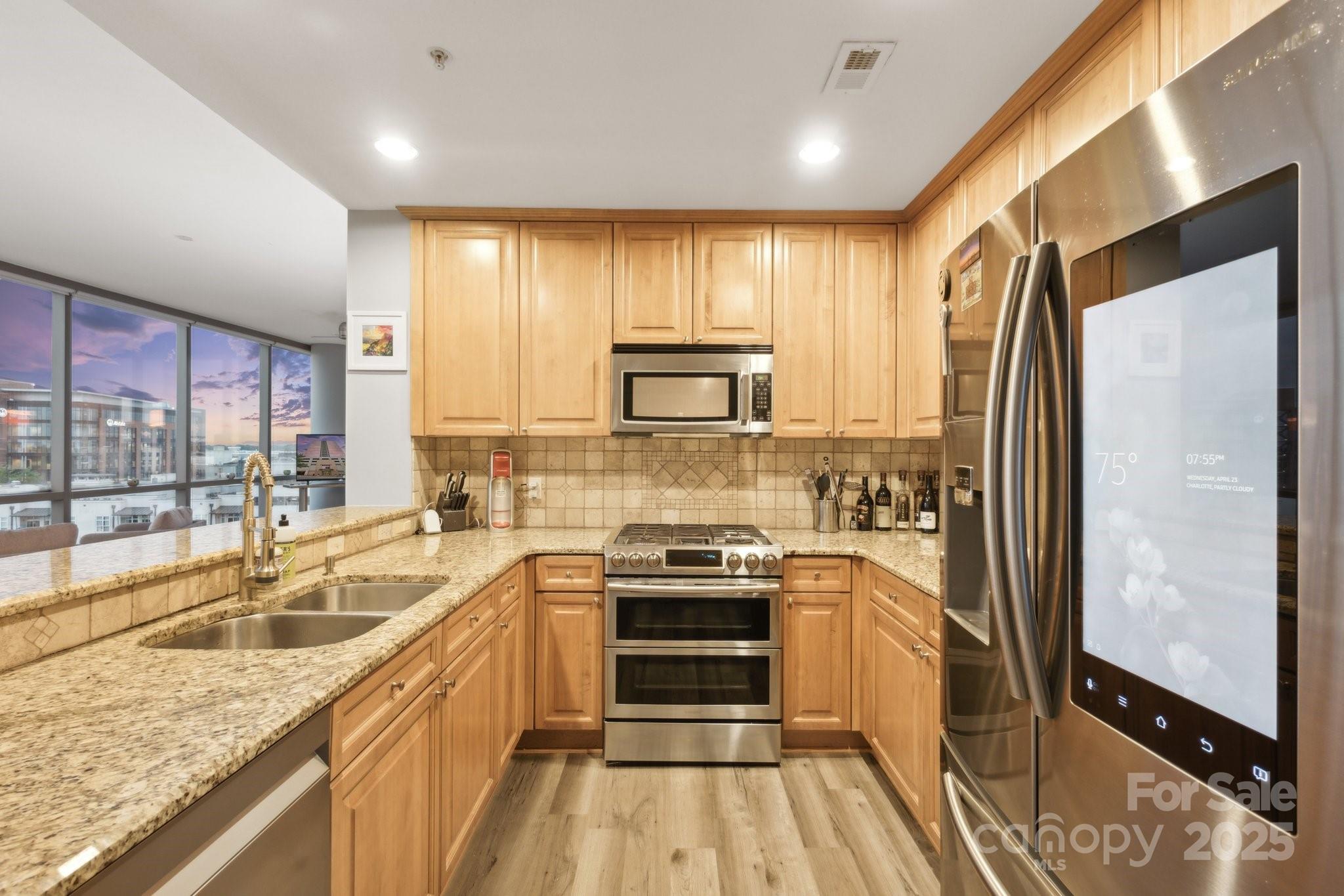 Charlotte, North Carolina, 28203, United States, 2 Bedrooms Bedrooms, ,2 BathroomsBathrooms,Residential,For Sale,1794161