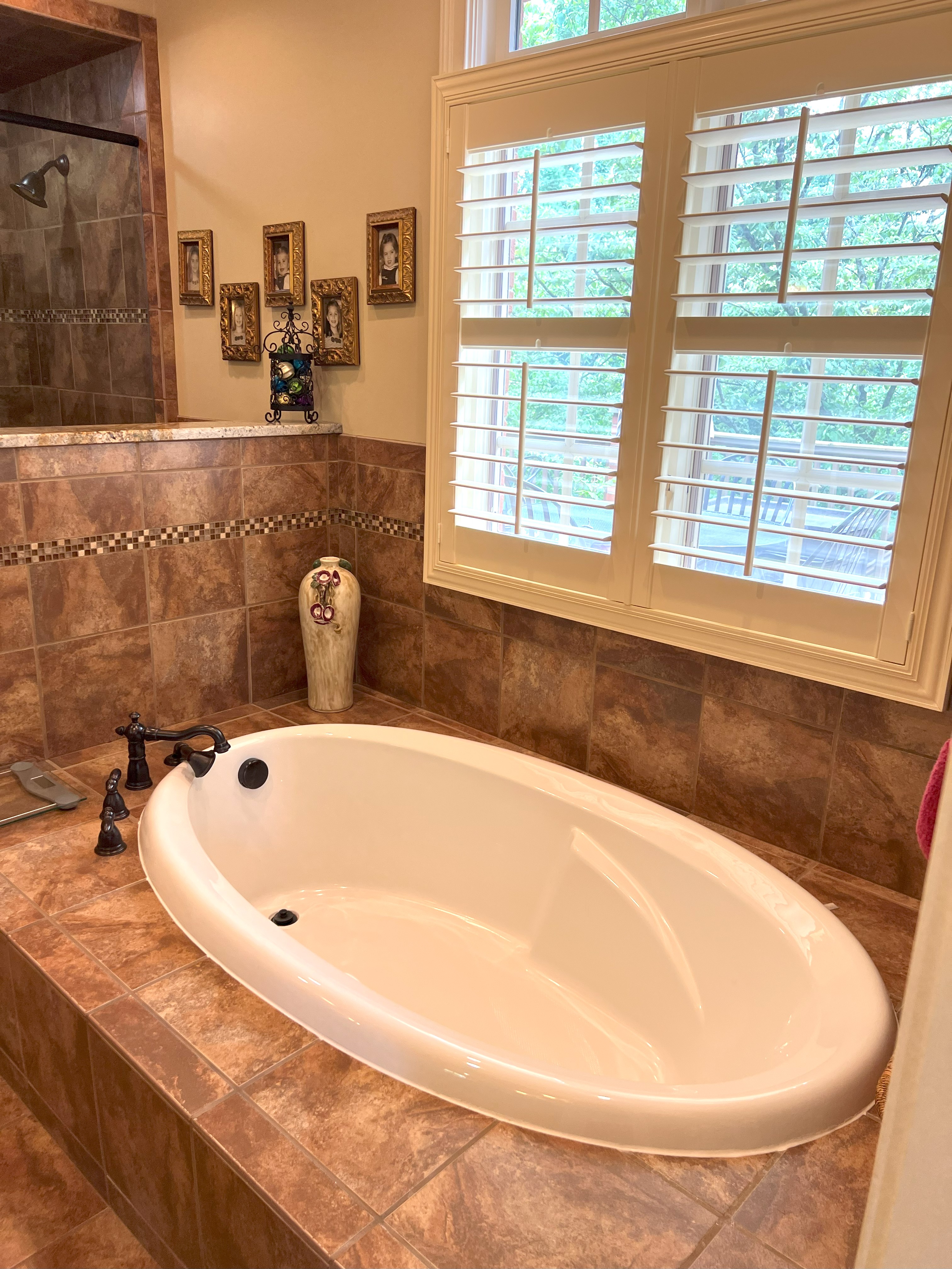 Frankfort, Kentucky, 40601, United States, 5 Bedrooms Bedrooms, ,4 BathroomsBathrooms,Residential,For Sale,1983551