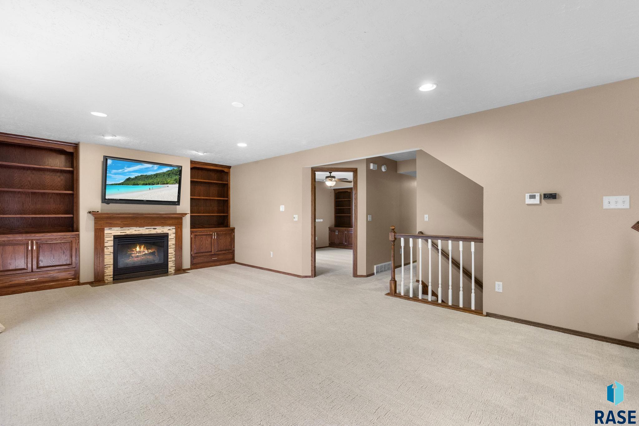 Sioux Falls, South Dakota, 57103, United States, 5 Bedrooms Bedrooms, ,2 BathroomsBathrooms,Residential,For Sale,1941945