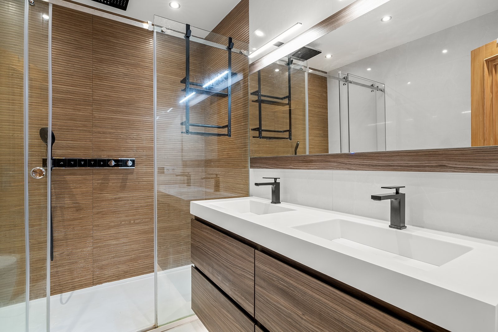 Cascais, Lisbon, 2750-642, PT, 4 Bedrooms Bedrooms, ,3 BathroomsBathrooms,Residential,For Sale,1989663