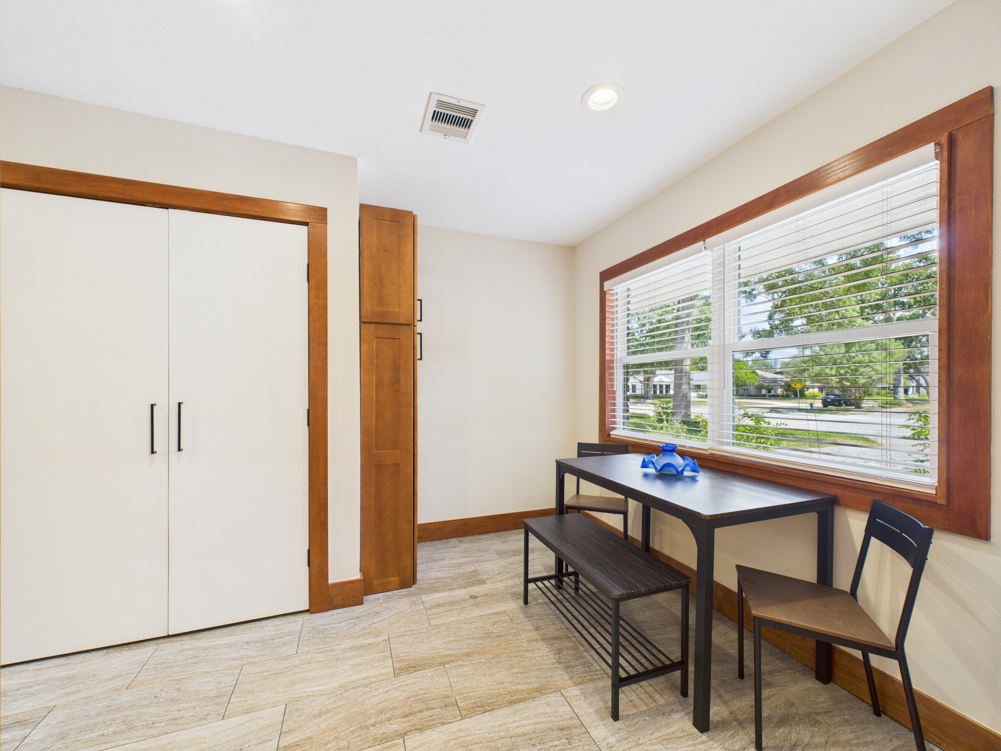 Houston, Texas, 77056, United States, 3 Bedrooms Bedrooms, ,3 BathroomsBathrooms,Residential,For Sale,1984170