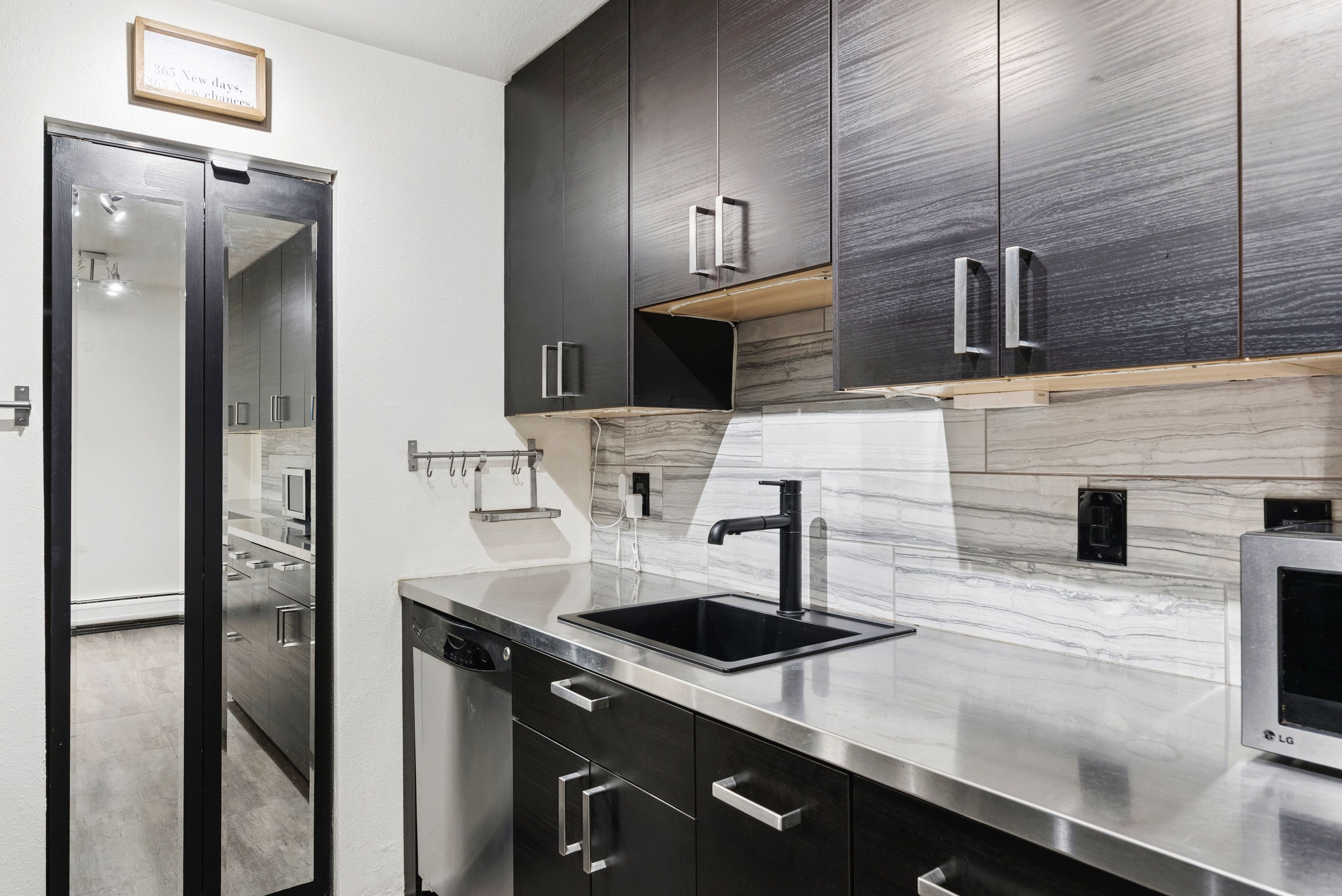  Move-In Ready Condo In Prime Golden Location - 物件實景