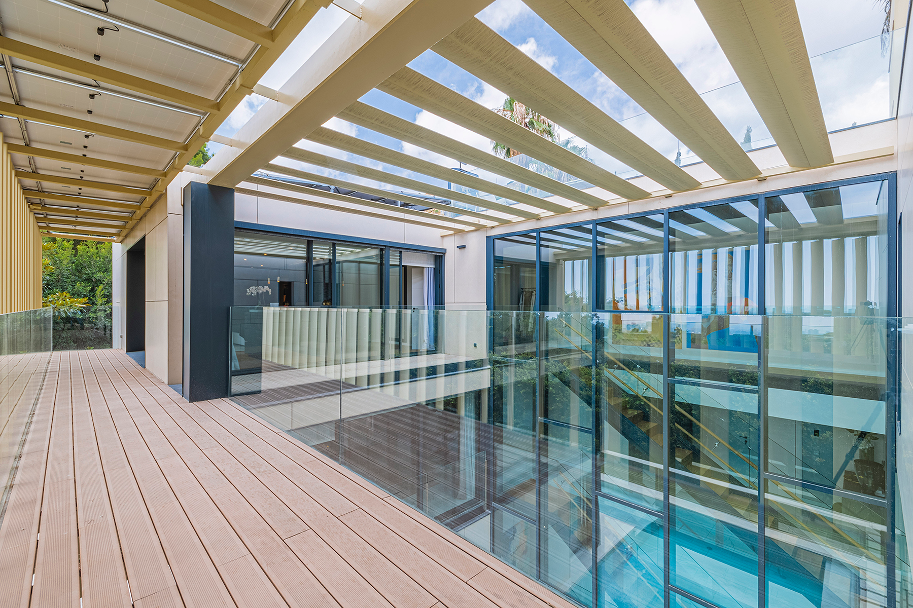  Luxury contemporary villa with pool, garden, and top energy efficiency - 物件實景