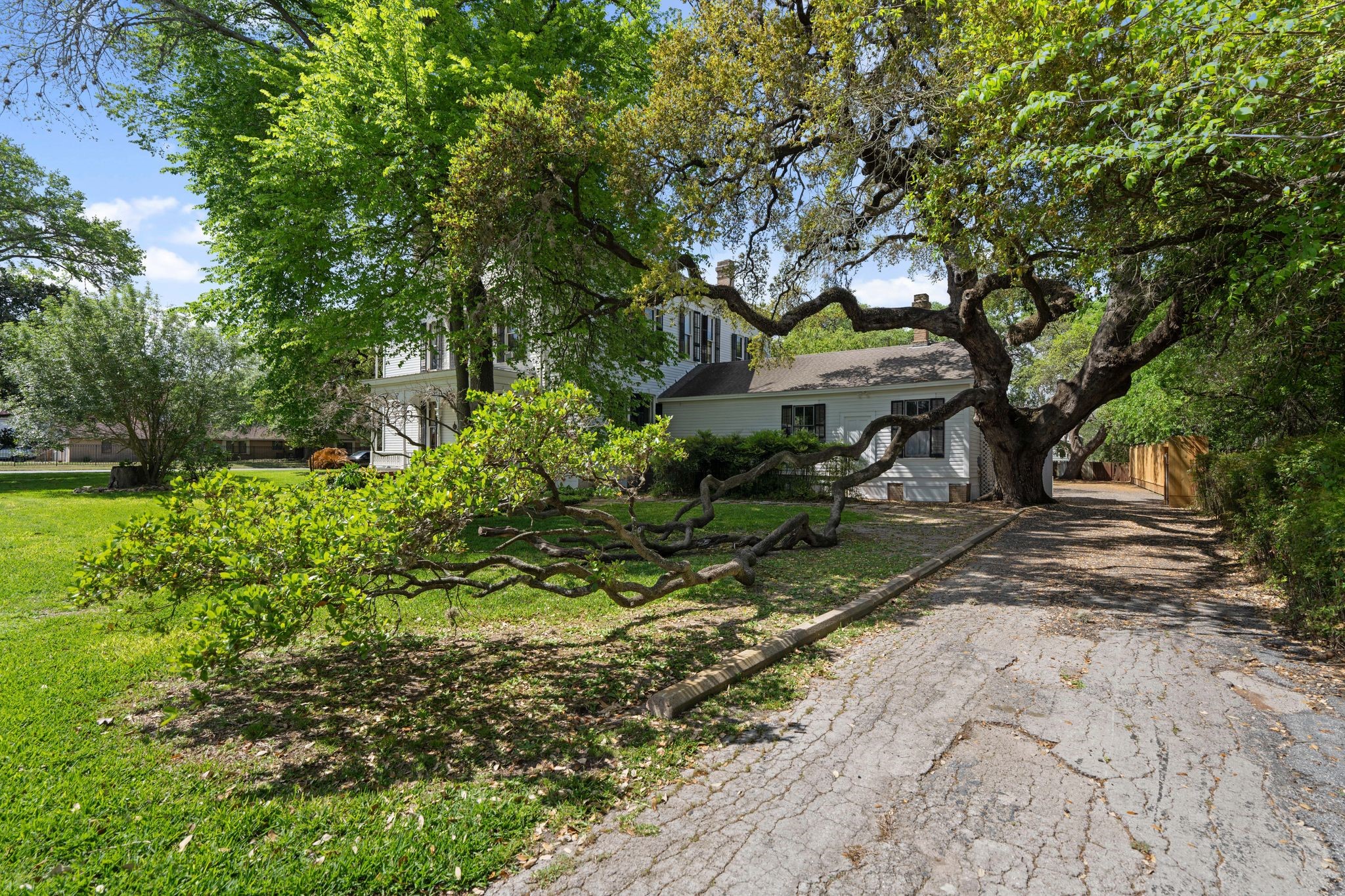  351 E Colorado Street, La Grange, TX, 78945 - 物件實景