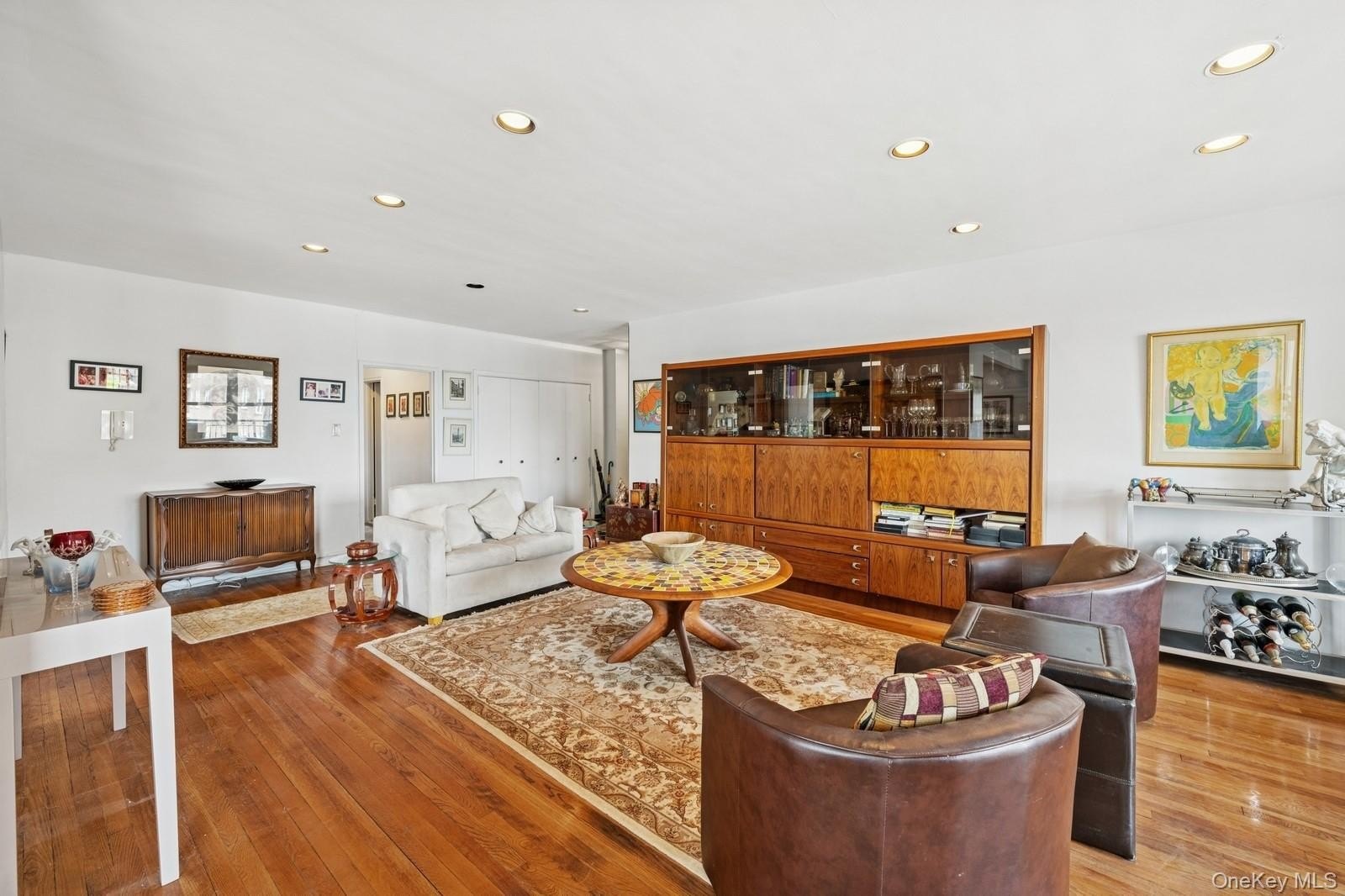 Beechhurst, New York, 11357, United States, 3 Bedrooms Bedrooms, ,2 BathroomsBathrooms,Residential,For Sale,1980845