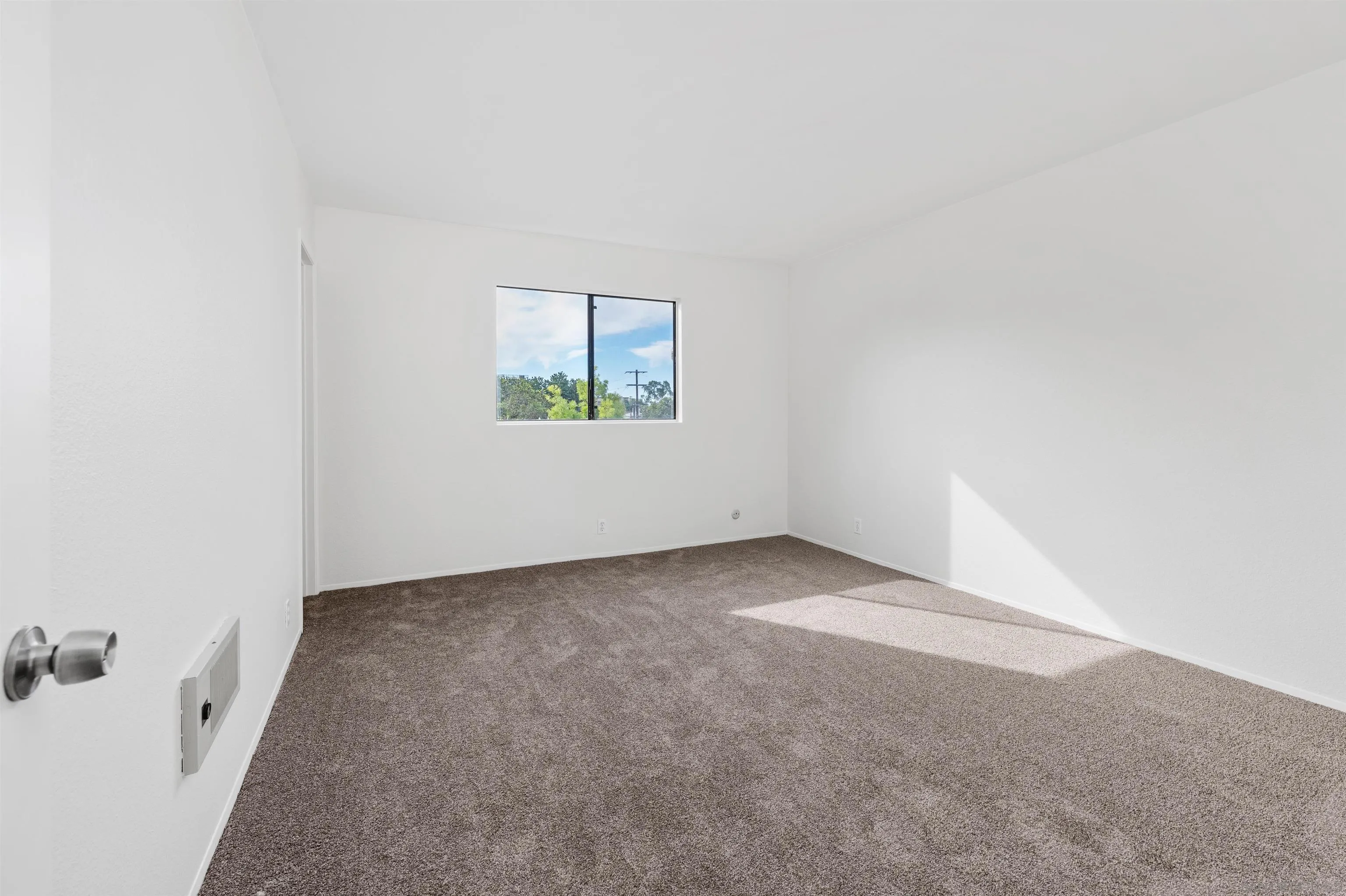 San Diego, California, 92116, United States, 2 Bedrooms Bedrooms, ,2 BathroomsBathrooms,Residential,For Sale,1995716