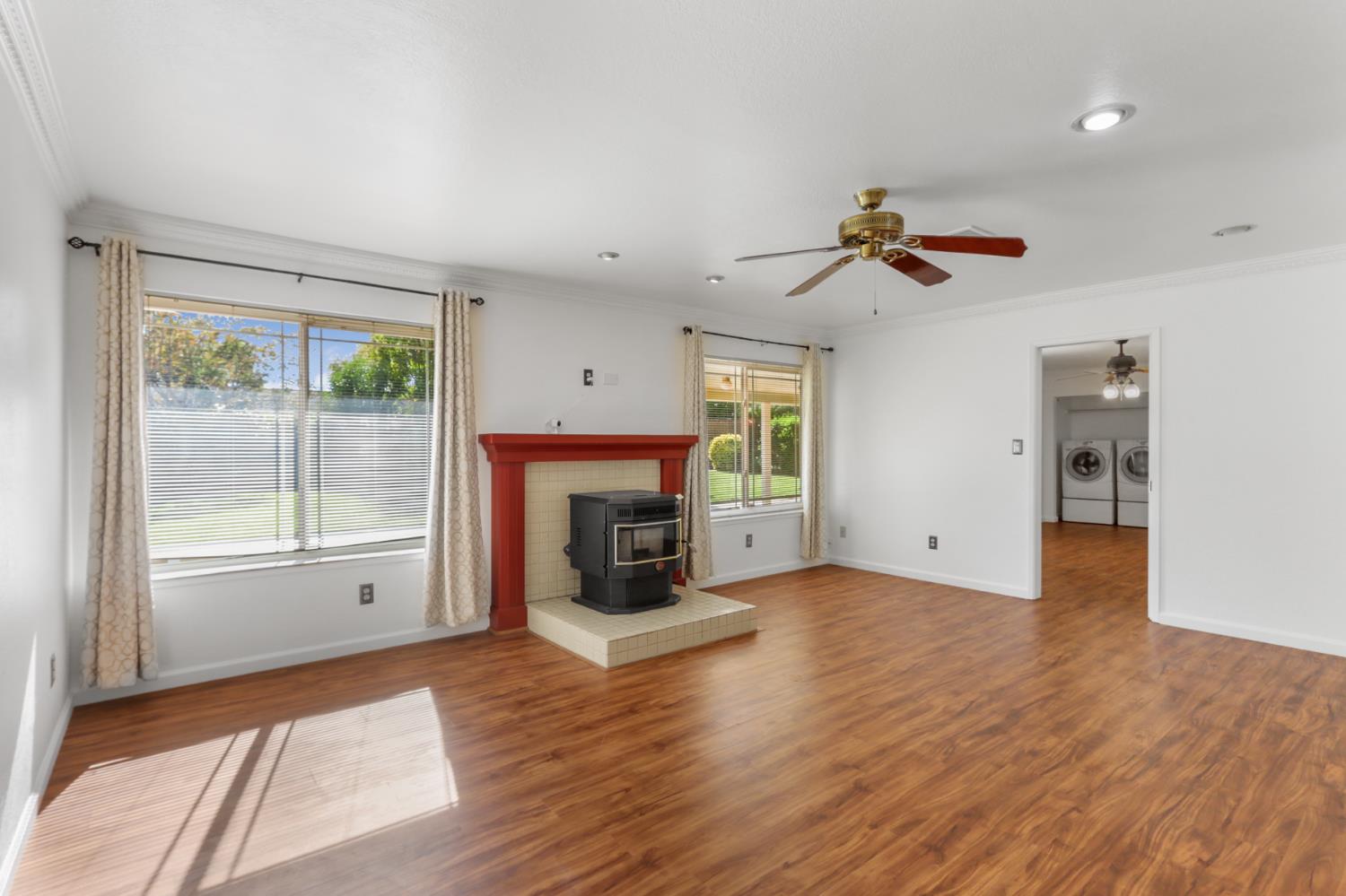 Elk Grove, California, 95624, United States, 4 Bedrooms Bedrooms, ,3 BathroomsBathrooms,Residential,For Sale,1987914