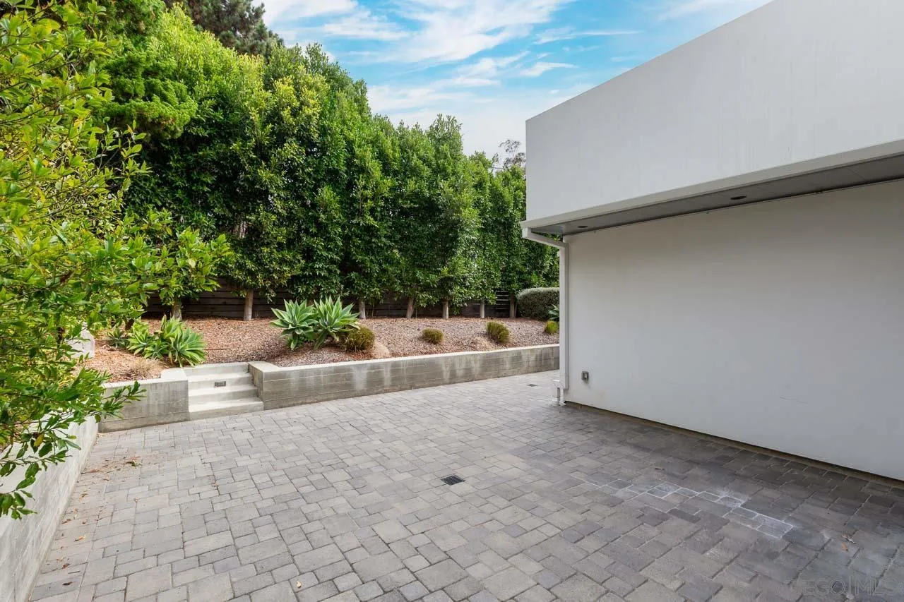 La Jolla, California, 92037, United States, 4 Bedrooms Bedrooms, ,3 BathroomsBathrooms,Residential,For Sale,1992074