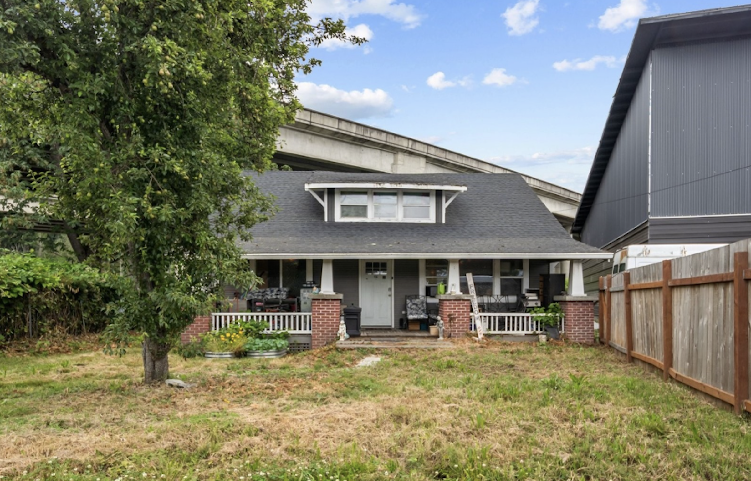  Rare Mixed-Use Property in Sumner - 物件實景