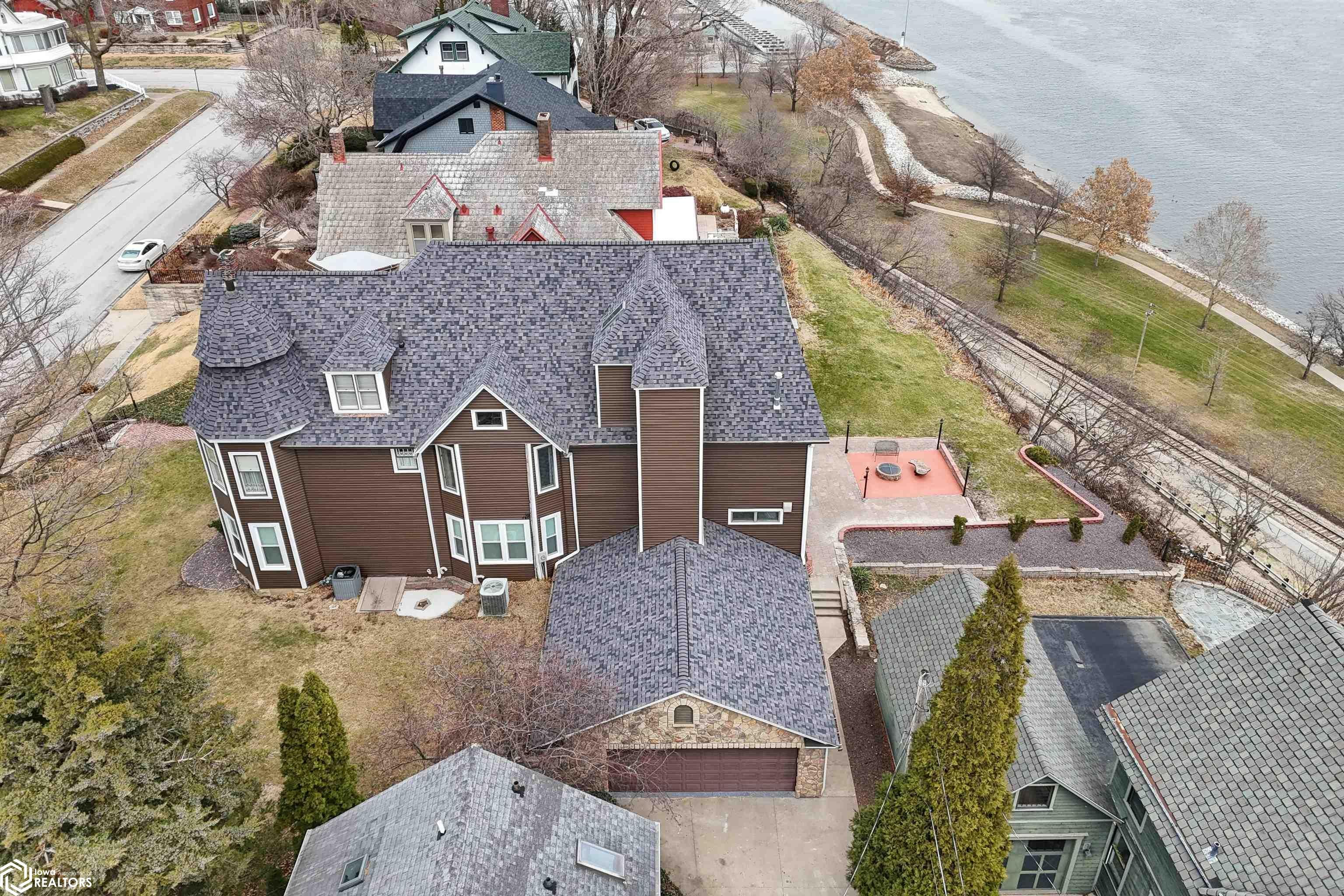Burlington, Iowa, 52601, United States, 4 Bedrooms Bedrooms, ,3 BathroomsBathrooms,Residential,For Sale,1931272