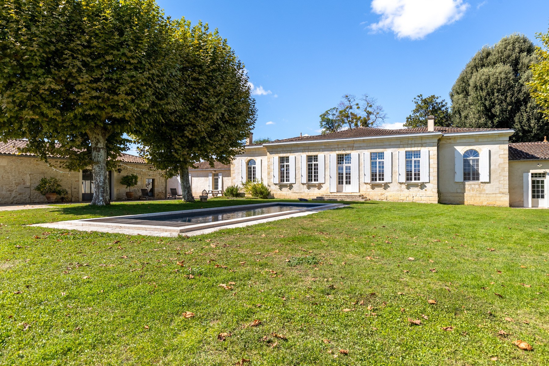  STUNNING COUNTRYSIDE PROPERTY - 30MN FROM BORDEAUX - SWIMMING POOL - GARAGES - … - 物件實景