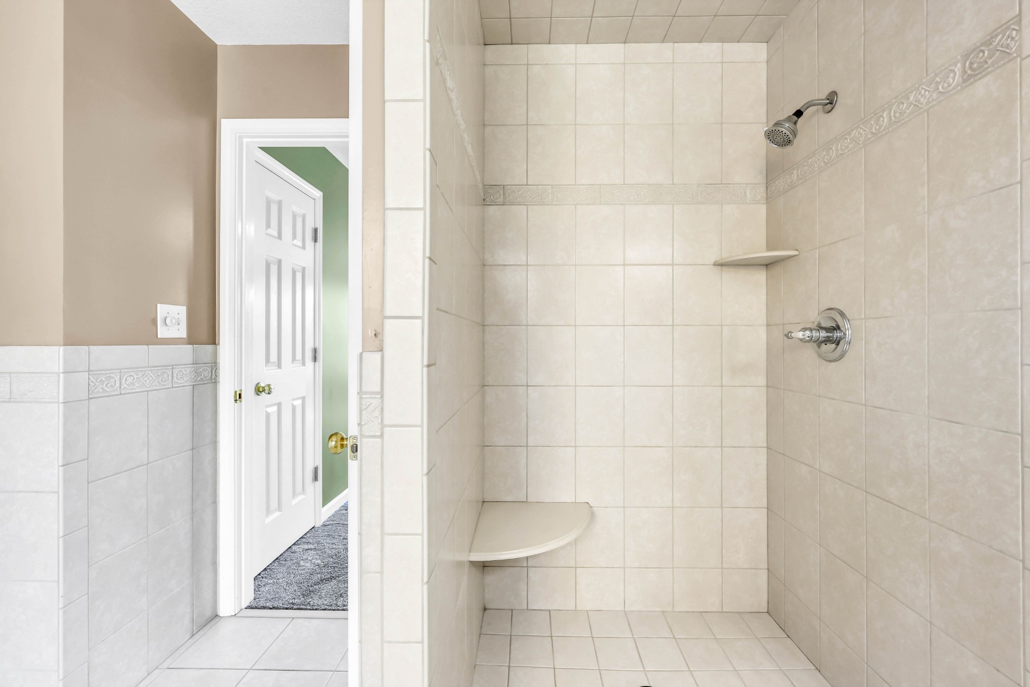 Clarksville, Tennessee, 37043, United States, 4 Bedrooms Bedrooms, ,4 BathroomsBathrooms,Residential,For Sale,1989948