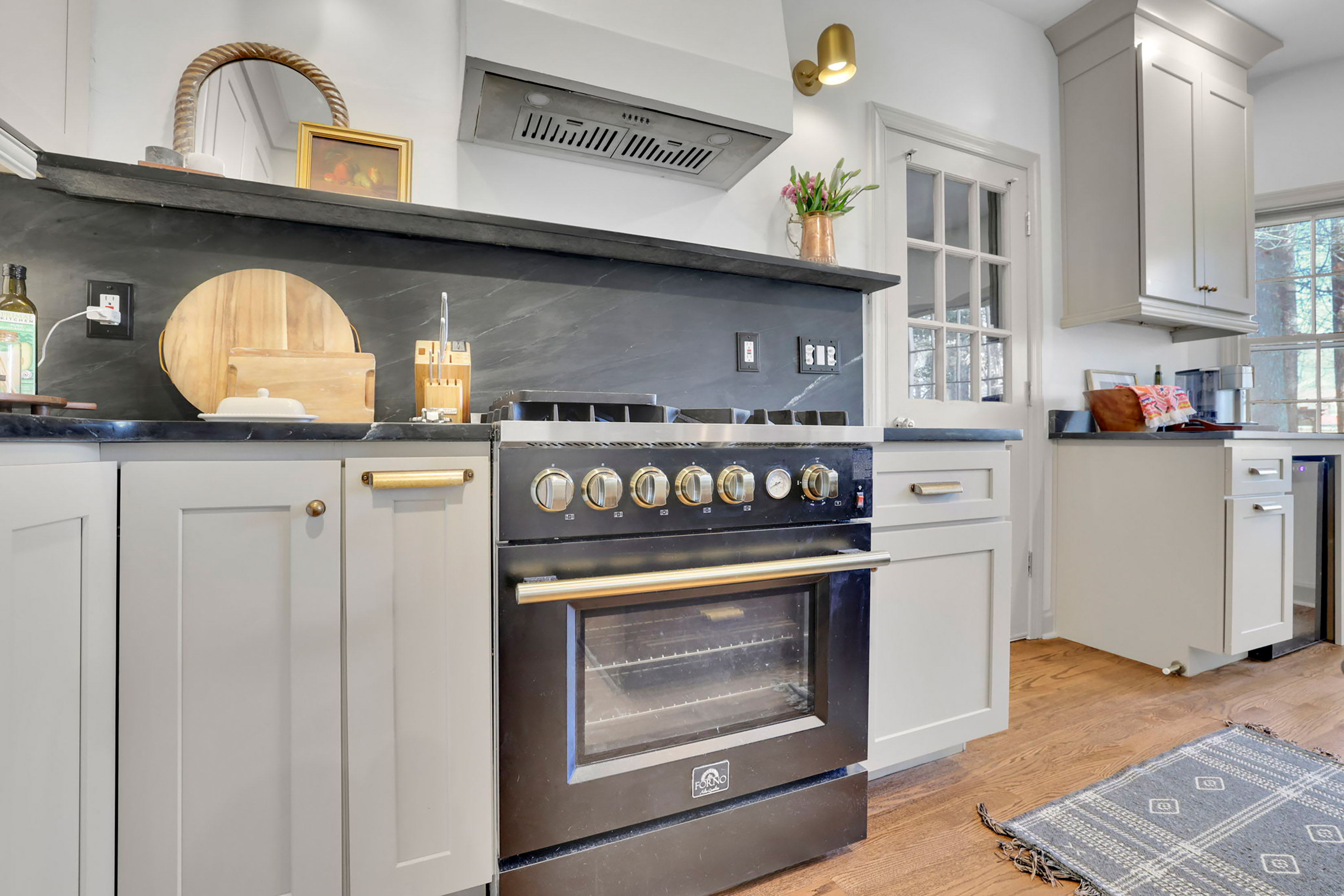  Beautifully Maintained Home Nestled Within a Quiet and Established Community - 物件實景