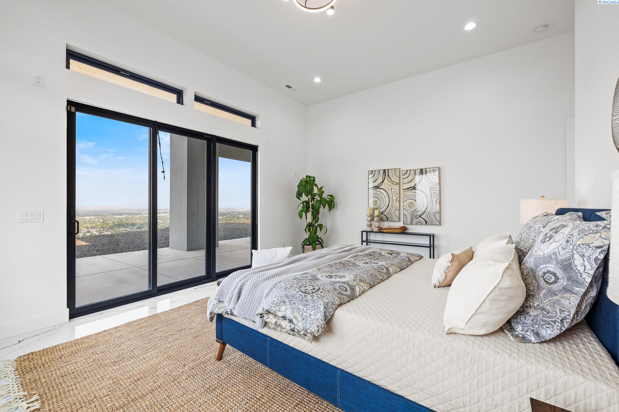 Kennewick, Washington, 99338, United States, 4 Bedrooms Bedrooms, ,6 BathroomsBathrooms,Residential,For Sale,1981644