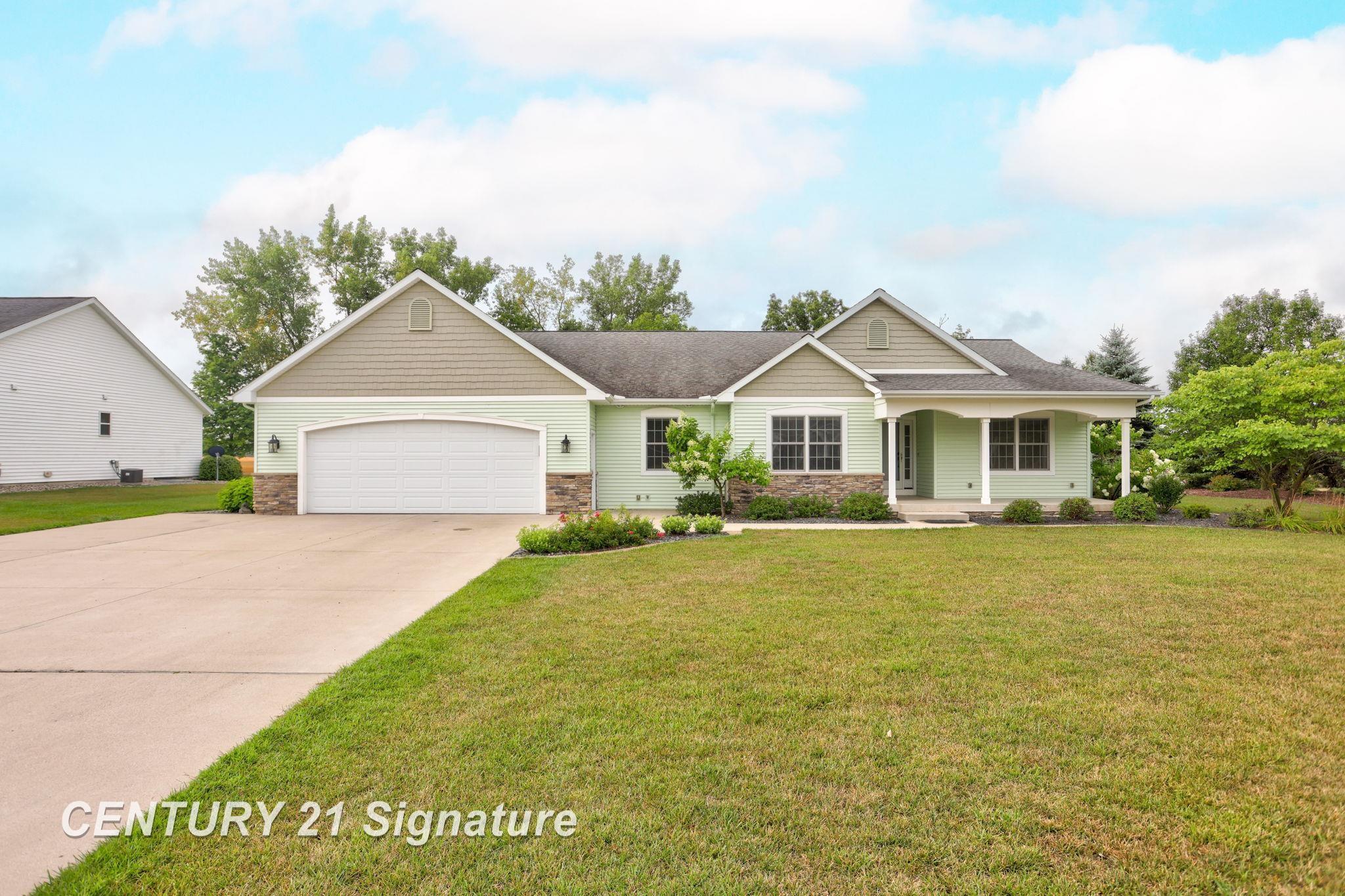 Freeland, Michigan, 48623, United States, 4 Bedrooms Bedrooms, ,3 BathroomsBathrooms,Residential,For Sale,1924442