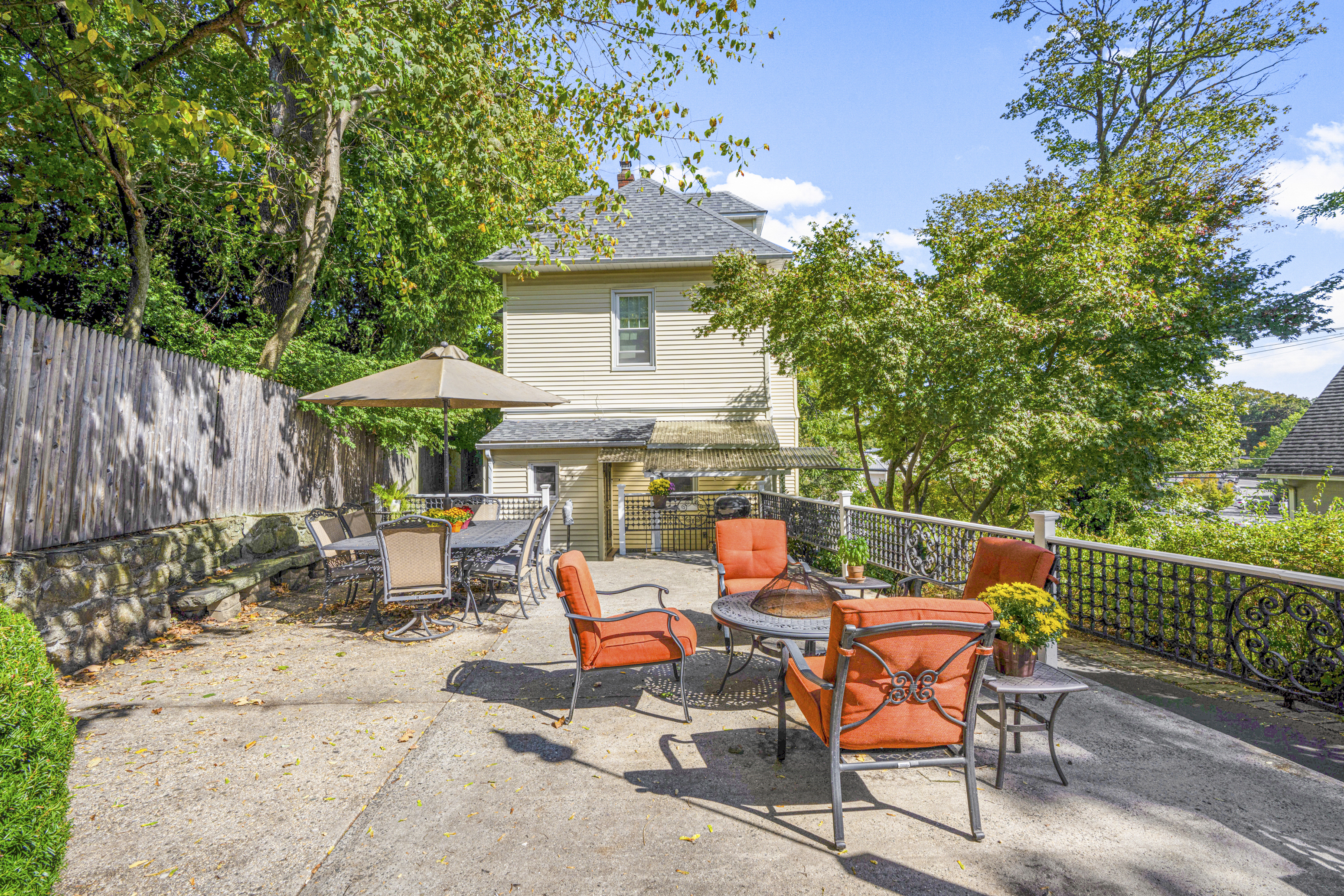  Lovely Larchmont Colonial - 物件實景