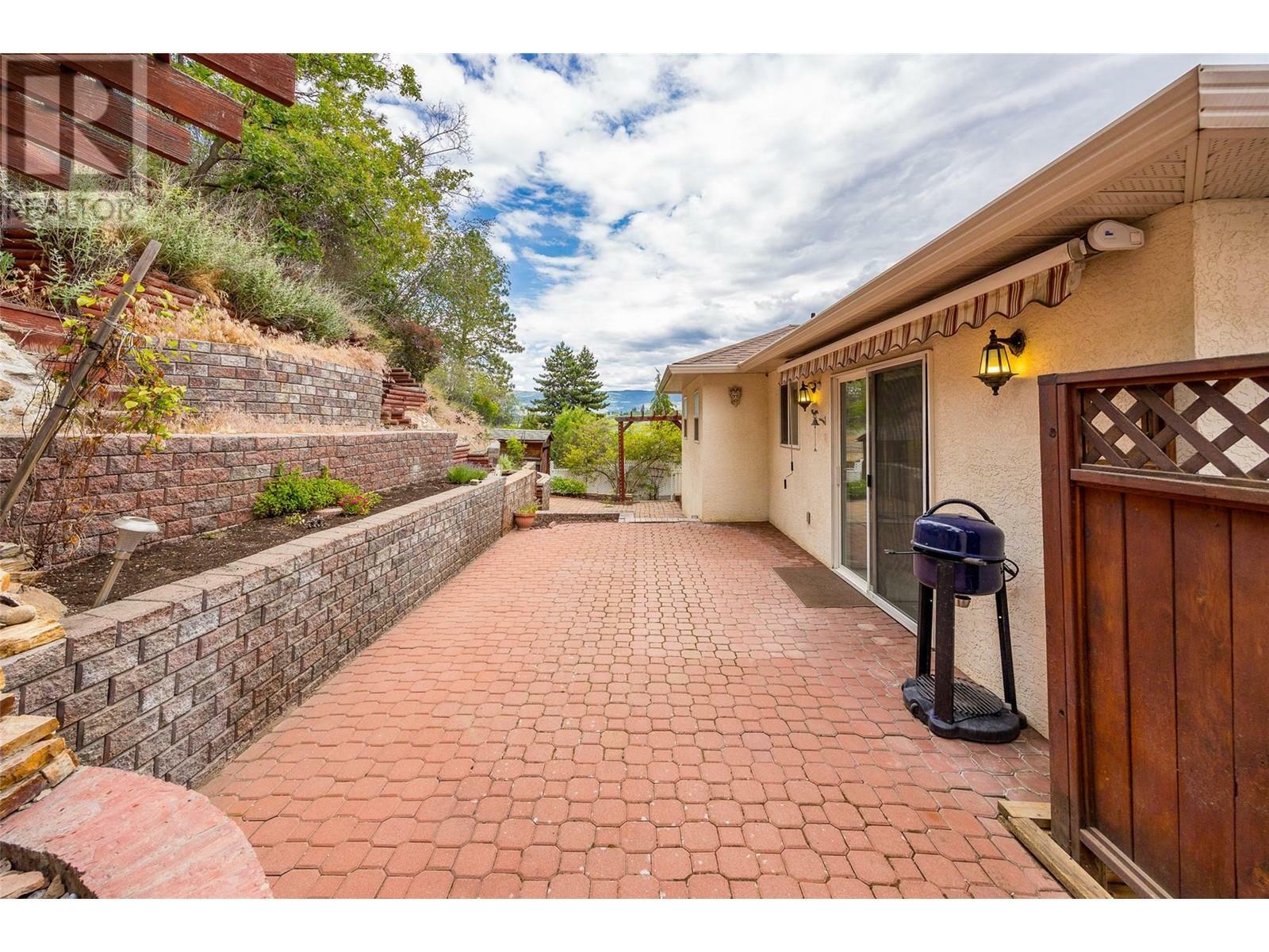 KELOWNA, British Columbia, V1V 1X3, CA, 4 Bedrooms Bedrooms, ,3 BathroomsBathrooms,Residential,For Sale,1876353
