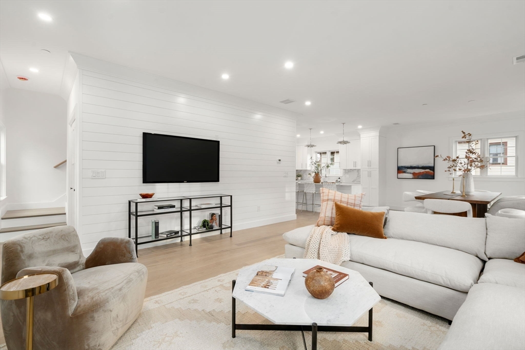 Wellesley, Massachusetts, 02482, United States, 3 Bedrooms Bedrooms, ,4 BathroomsBathrooms,Residential,For Sale,1990974