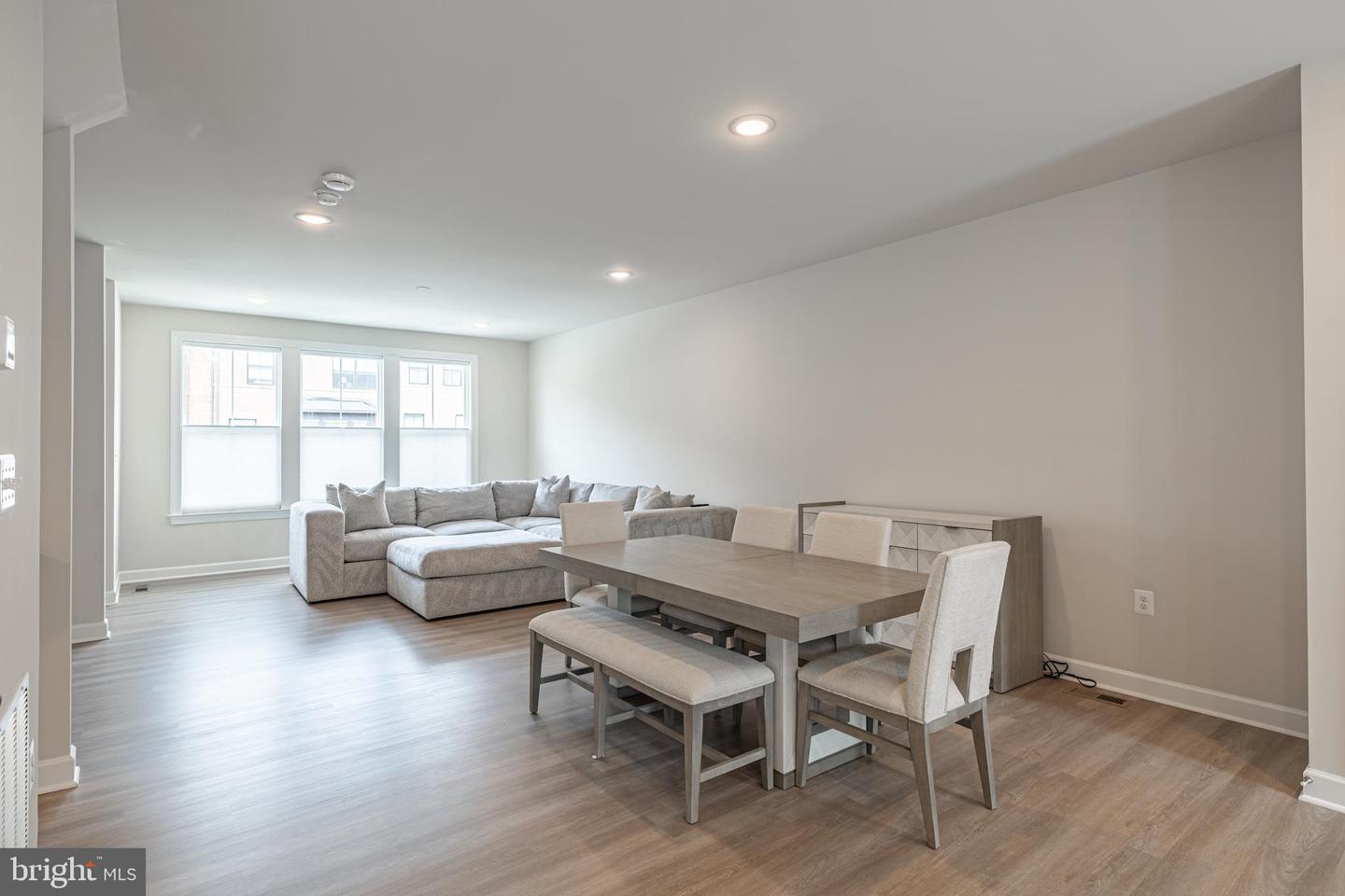 Alexandria, Virginia, 22306, United States, 3 Bedrooms Bedrooms, ,5 BathroomsBathrooms,Residential,For Sale,1913376