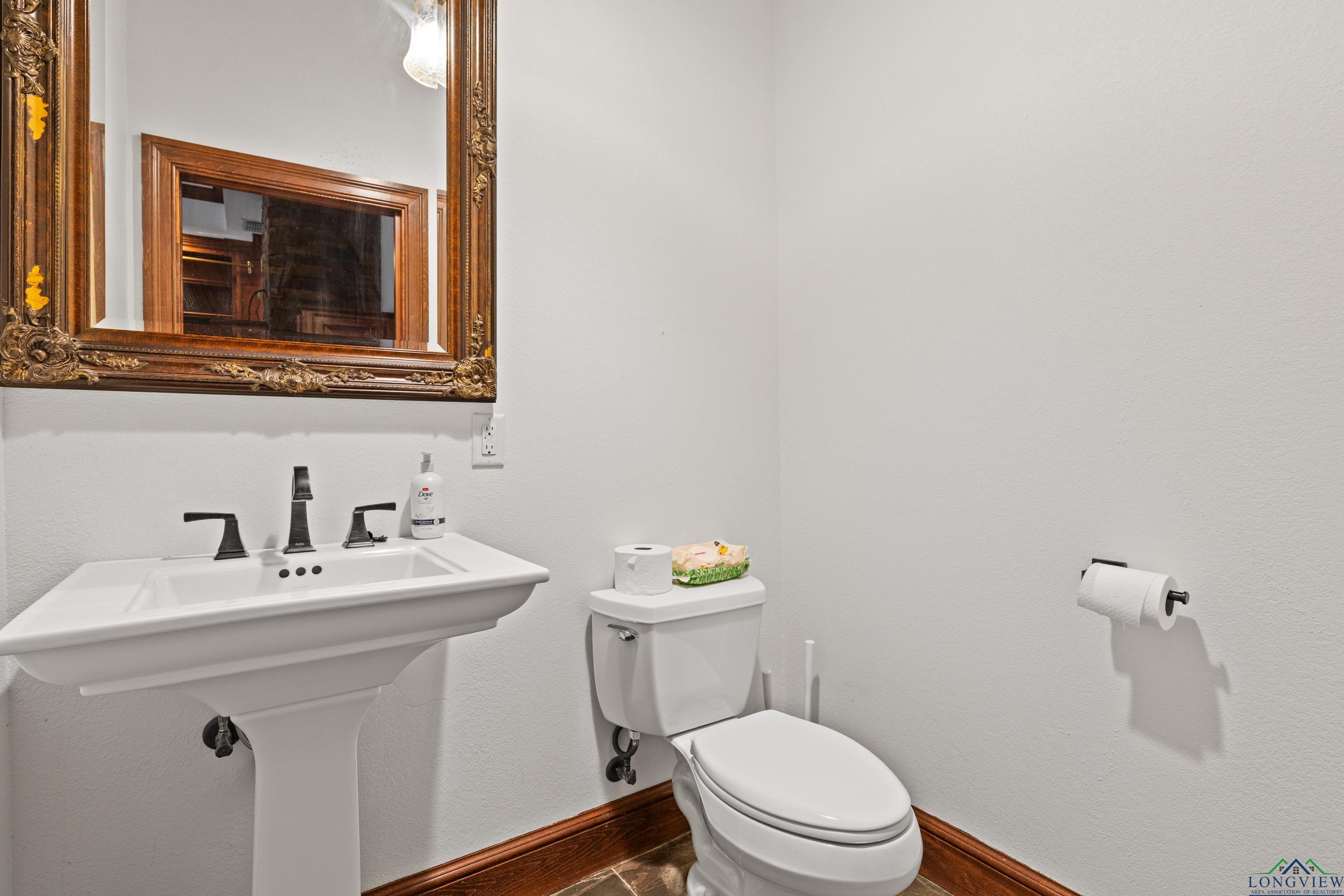 Longview, Texas, 75605, United States, 4 Bedrooms Bedrooms, ,6 BathroomsBathrooms,Residential,For Sale,1907778