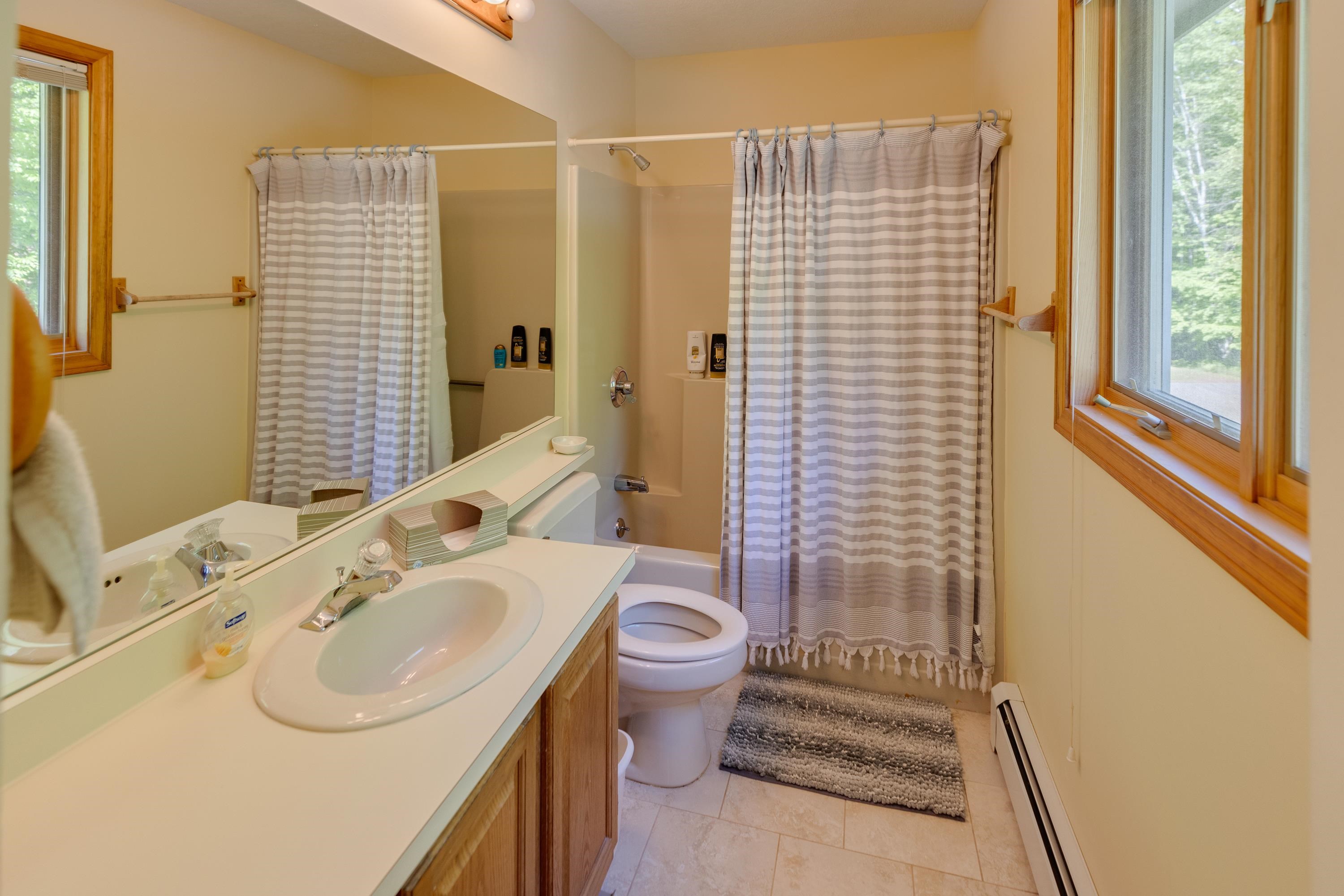 Lincoln, New Hampshire, 03251, United States, 4 Bedrooms Bedrooms, ,4 BathroomsBathrooms,Residential,For Sale,1991749