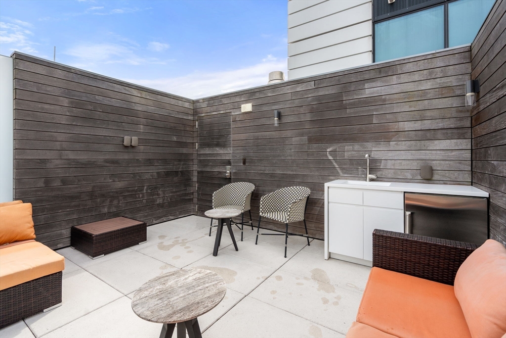 Boston, Massachusetts, 02215, United States, 2 Bedrooms Bedrooms, ,2 BathroomsBathrooms,Residential,For Sale,1941933