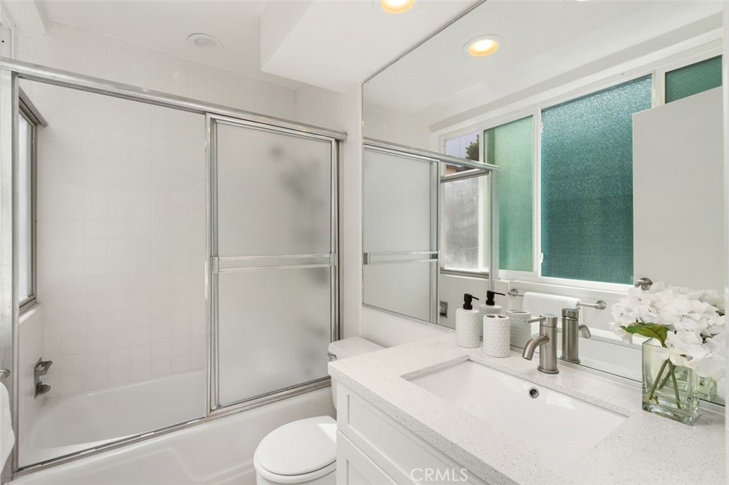 Los Angeles, California, 90024, United States, 2 Bedrooms Bedrooms, ,2 BathroomsBathrooms,Residential,For Sale,1938938