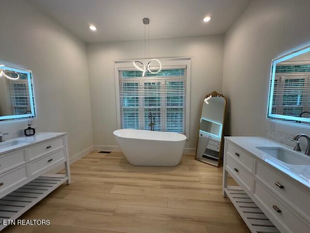 Middlesboro, Kentucky, 40965, United States, 5 Bedrooms Bedrooms, ,4 BathroomsBathrooms,Residential,For Sale,1915642
