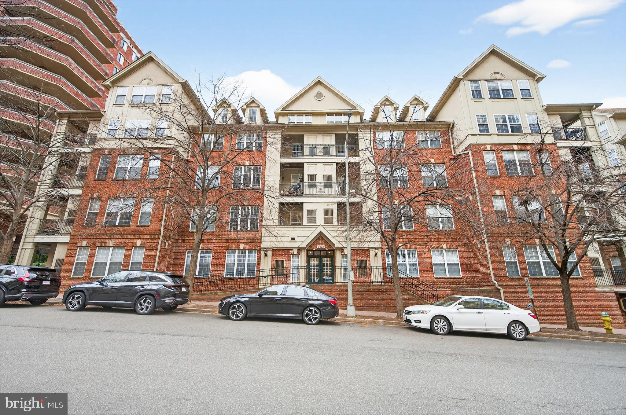 Arlington, Virginia, 22201, United States, 2 Bedrooms Bedrooms, ,2 BathroomsBathrooms,Residential,For Sale,2008587