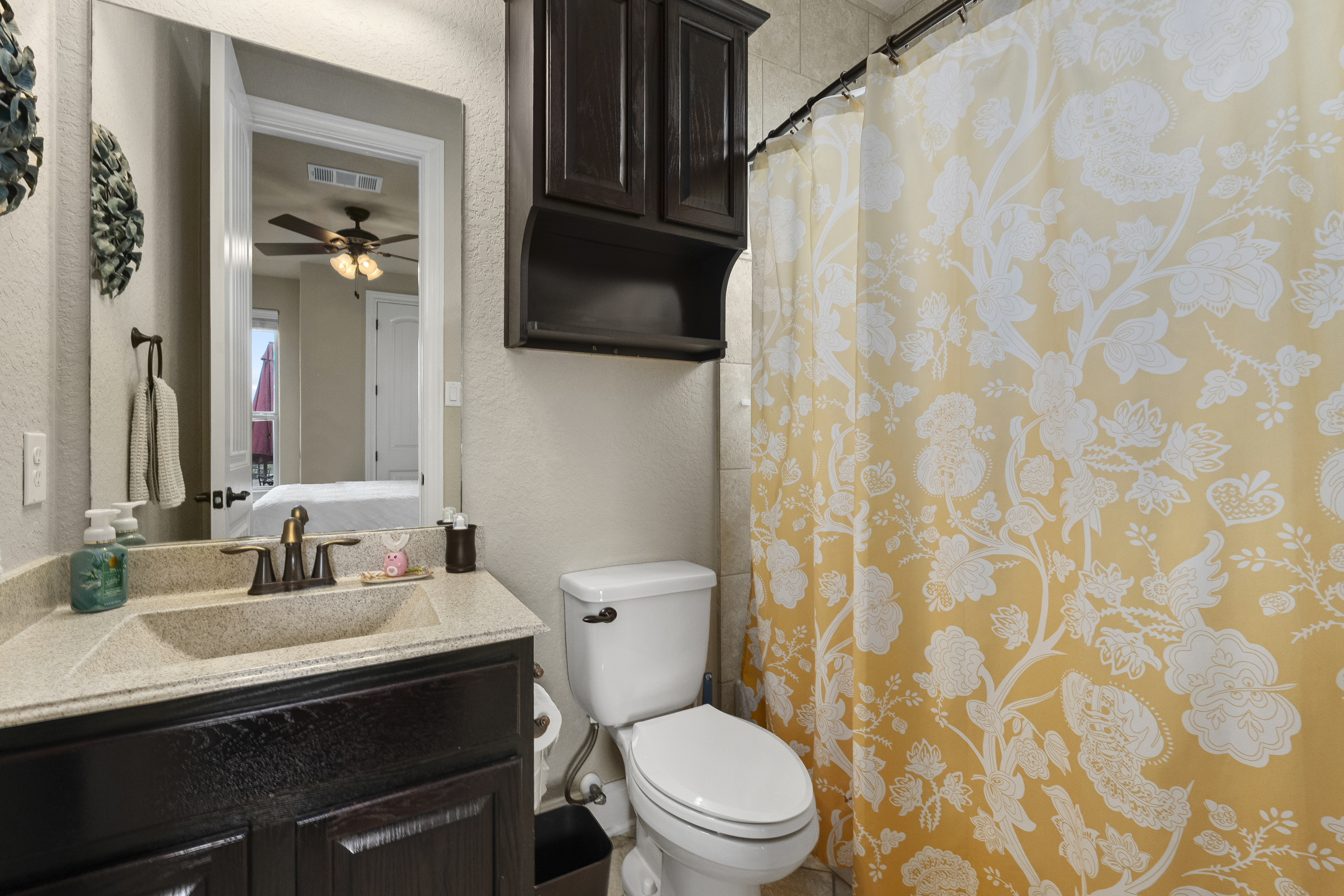  Thoughtfully Designed with Exceptional Floor Plan - 物件實景