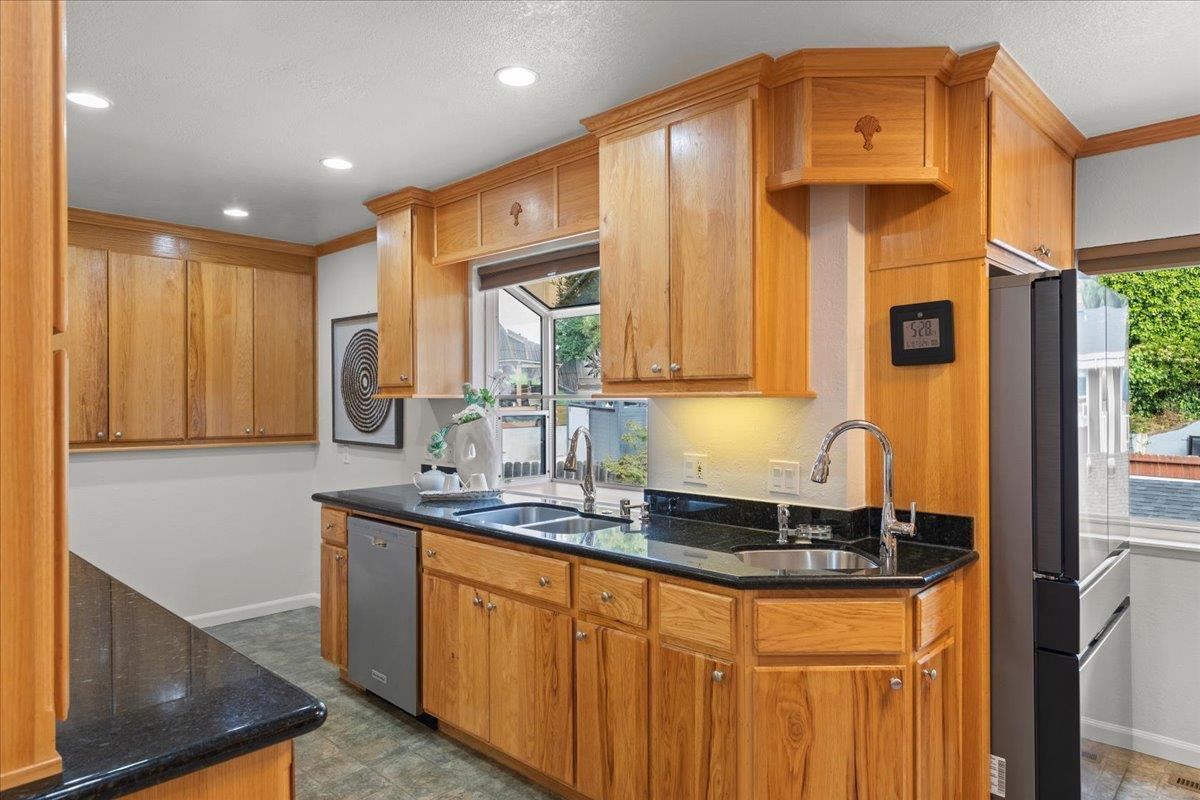 Castro Valley, California, 94546, United States, 4 Bedrooms Bedrooms, ,3 BathroomsBathrooms,Residential,For Sale,1989178