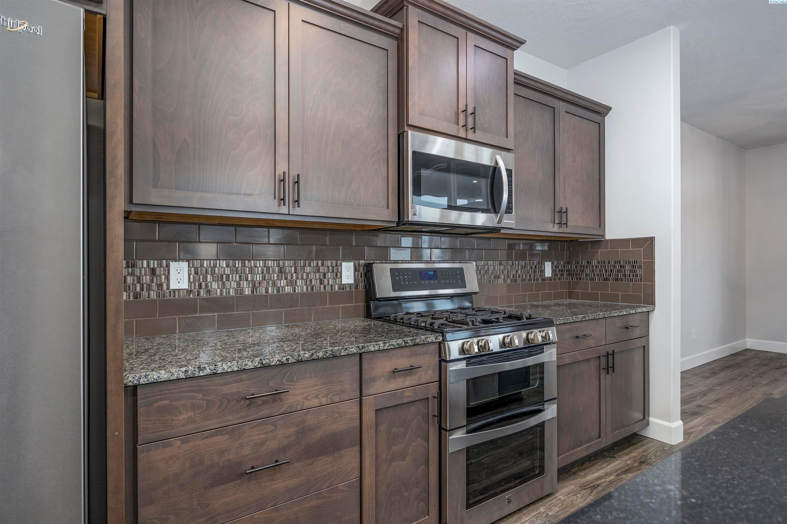 Kennewick, Washington, 99337, United States, 3 Bedrooms Bedrooms, ,1 BathroomBathrooms,Residential,For Sale,2012614