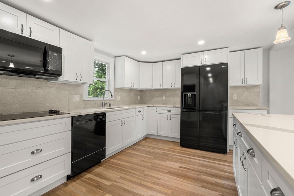 Framingham, Massachusetts, 01701, United States, 3 Bedrooms Bedrooms, ,2 BathroomsBathrooms,Residential,For Sale,1903802