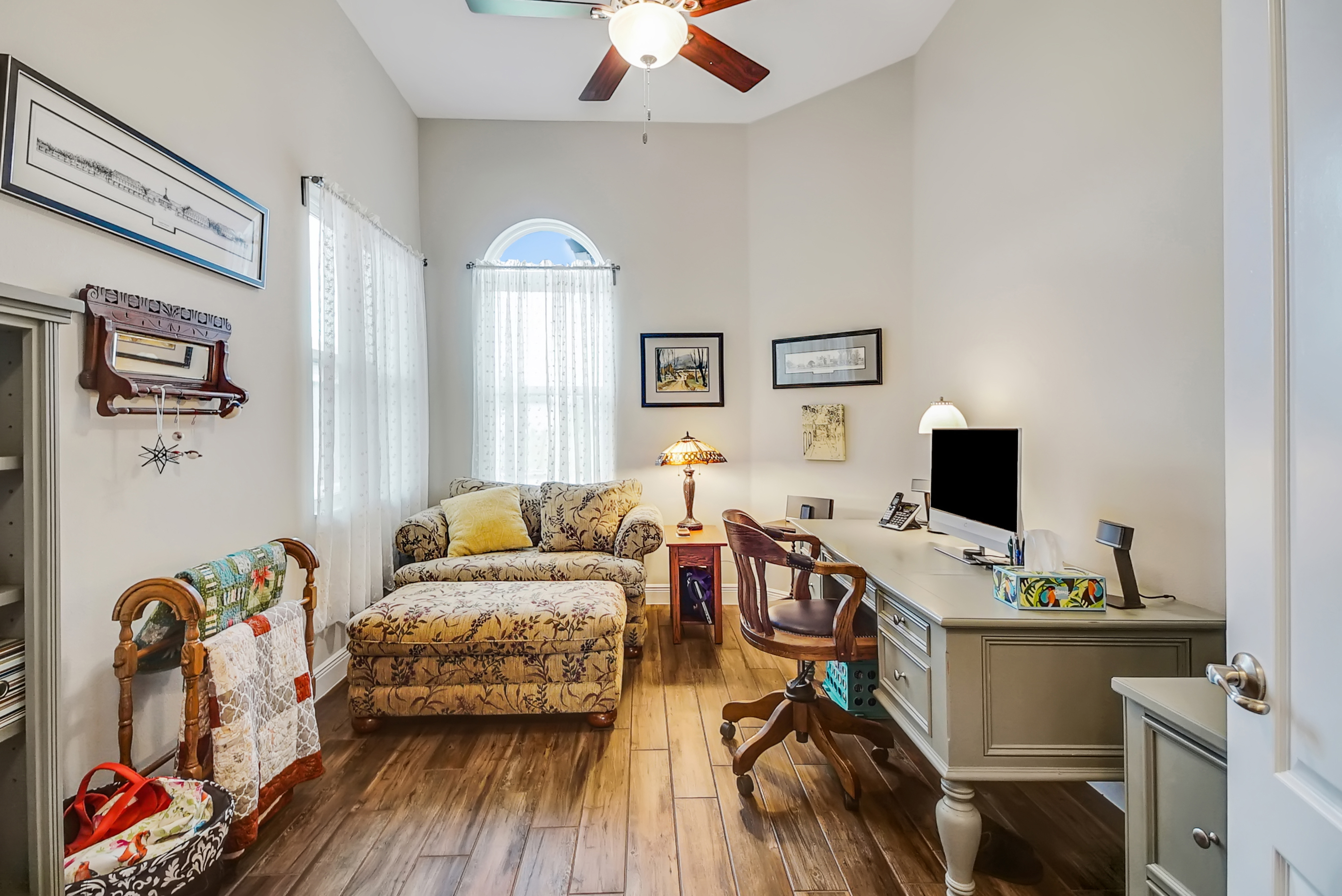 Lady Lake, Florida, 32159, United States, 4 Bedrooms Bedrooms, ,3 BathroomsBathrooms,Residential,For Sale,1945025