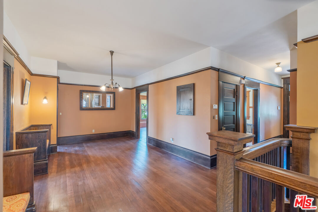 Los Angeles, California, 90006, United States, 6 Bedrooms Bedrooms, ,5 BathroomsBathrooms,Residential,For Sale,1883118