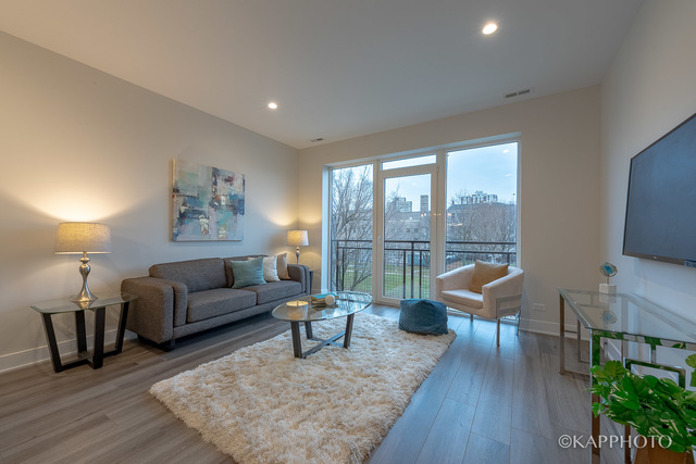 Chicago, Illinois, 60612, United States, 3 Bedrooms Bedrooms, ,2 BathroomsBathrooms,Residential,For Sale,1881356