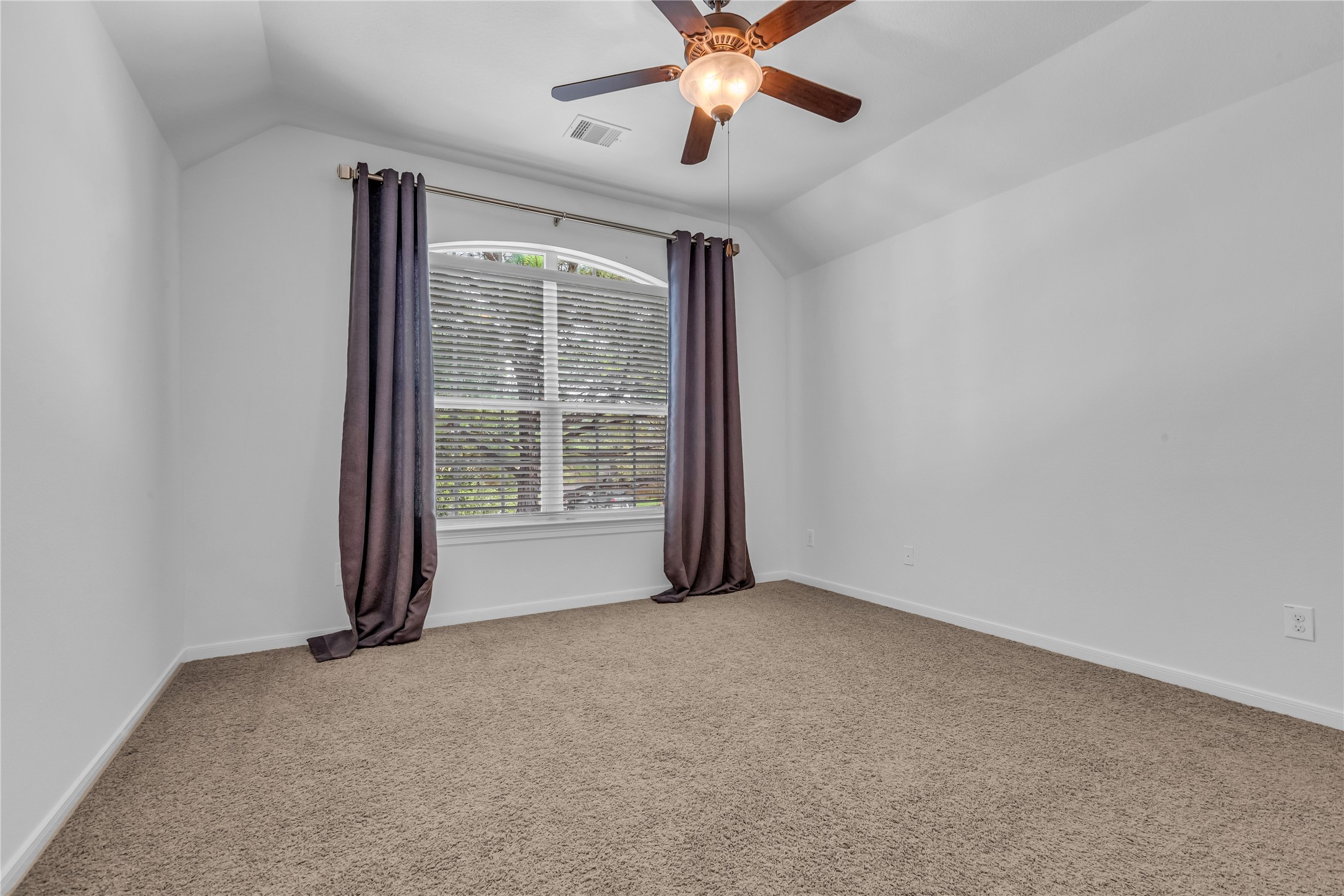 Houston, Texas, 77044, United States, 5 Bedrooms Bedrooms, ,4 BathroomsBathrooms,Residential,For Sale,1927228