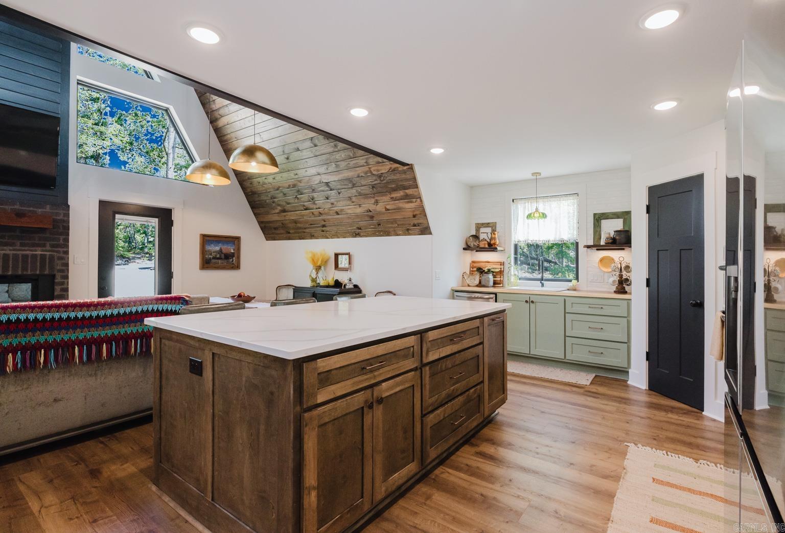 Hot Springs Village, Arkansas, 71909, United States, 3 Bedrooms Bedrooms, ,4 BathroomsBathrooms,Residential,For Sale,1926085