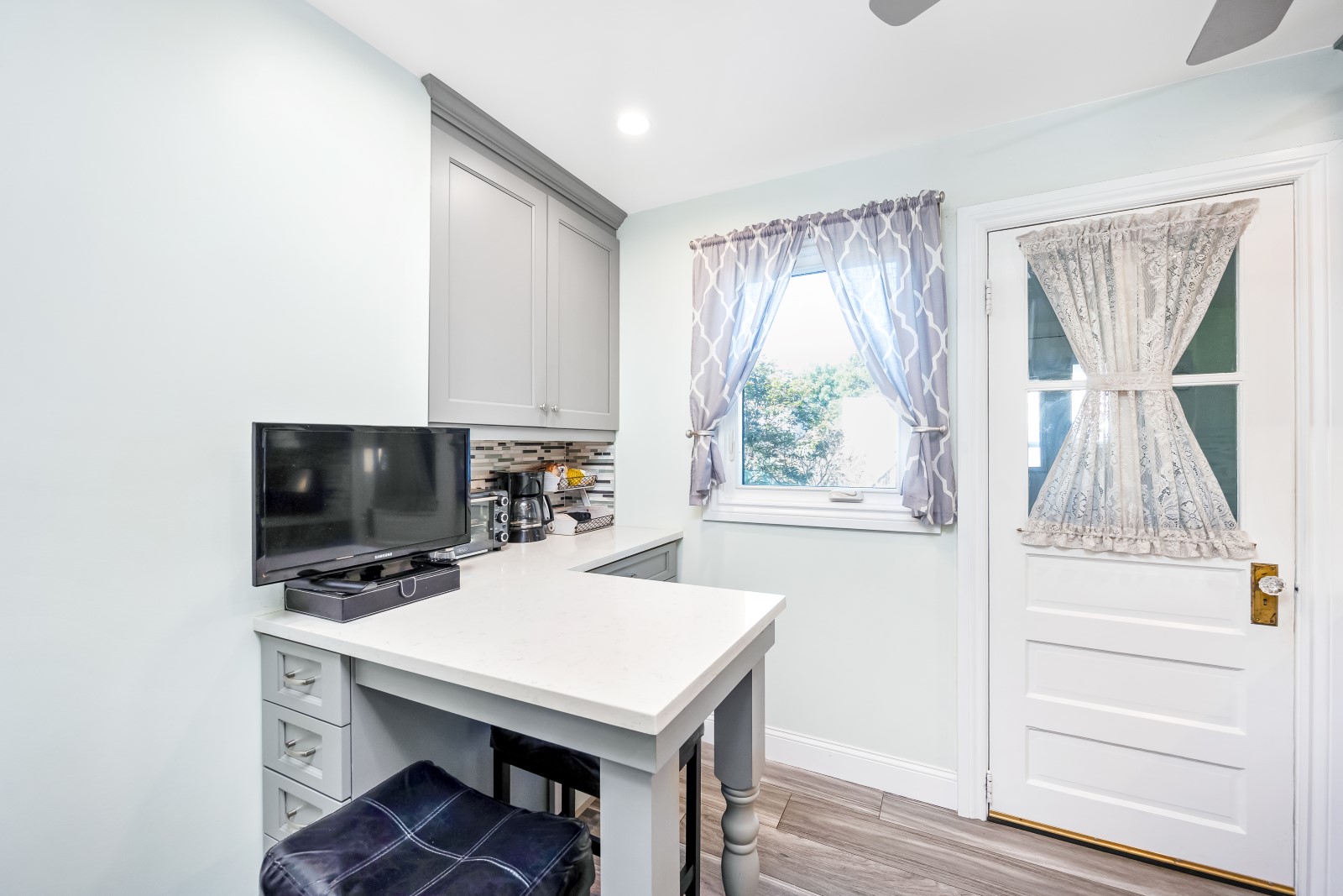 Glendale, New York, 11385, United States, 3 Bedrooms Bedrooms, ,2 BathroomsBathrooms,Residential,For Sale,1932107