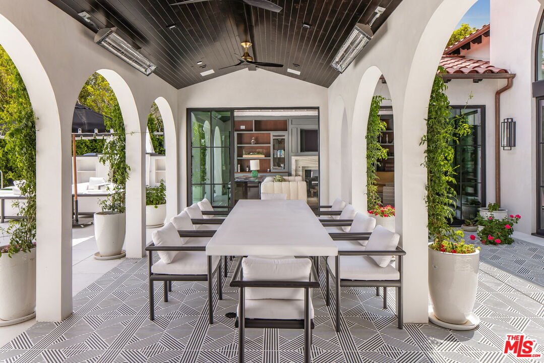 Pacific Palisades, California, 90272, United States, 4 Bedrooms Bedrooms, ,6 BathroomsBathrooms,Residential,For Sale,1796963