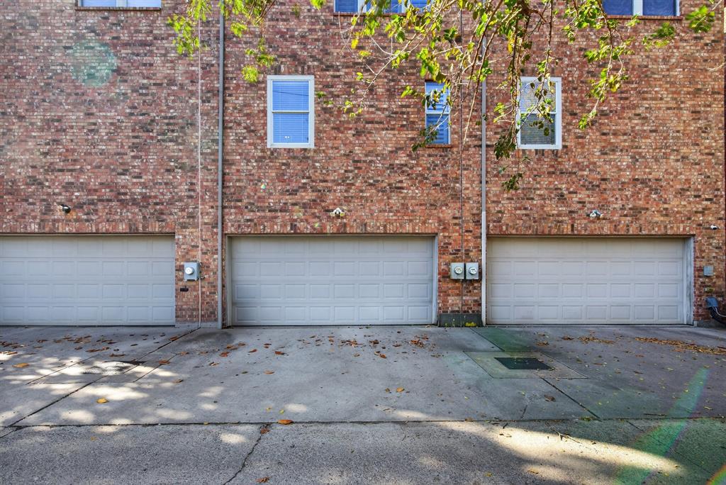 Dallas, Texas, 75219, United States, 2 Bedrooms Bedrooms, ,3 BathroomsBathrooms,Residential,For Sale,1996235